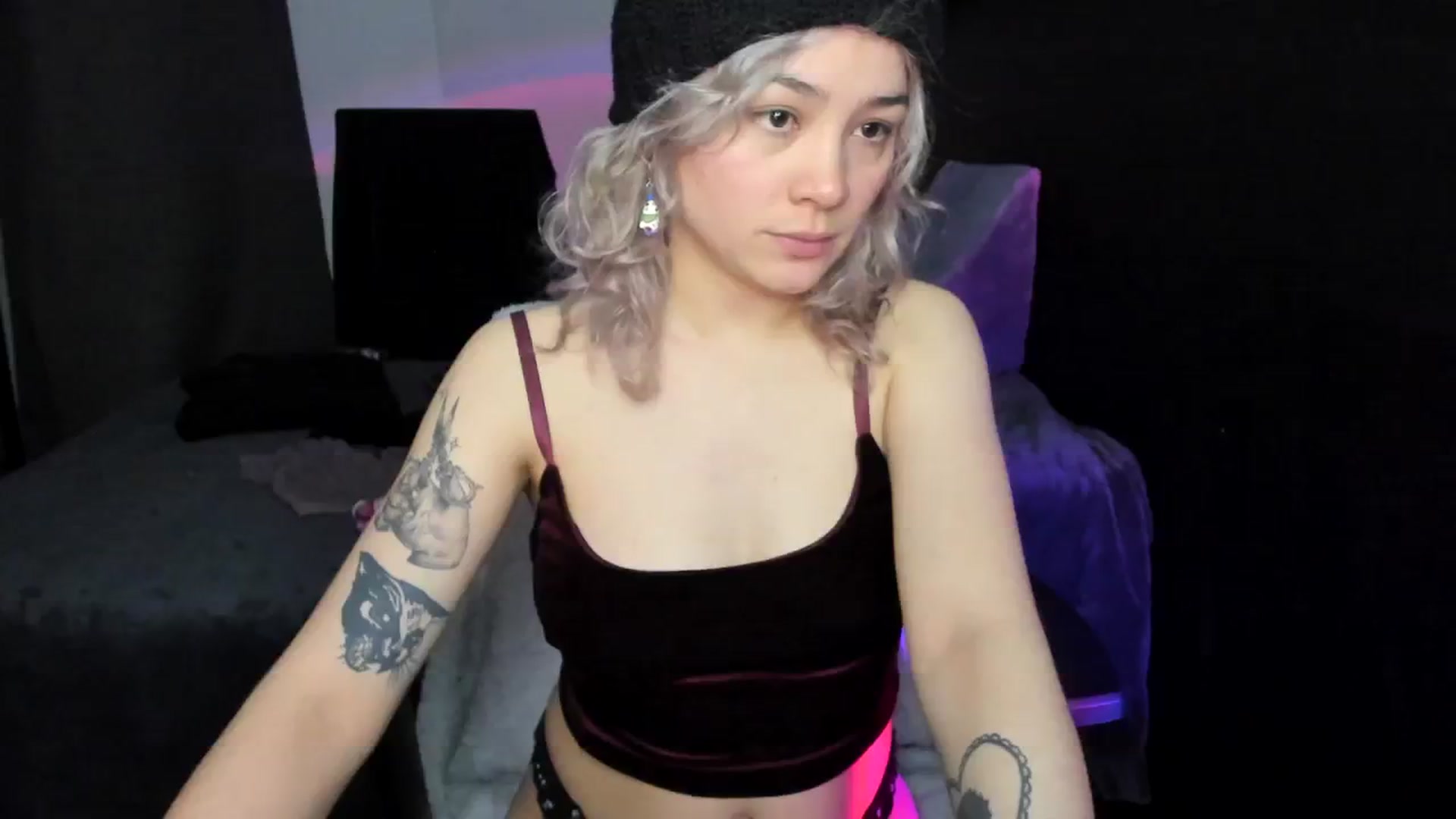 Gallery image thumbnail from VelvetSarcasm's myfreecams stream on, 08/17/2023, 05:59 image 3 of 20