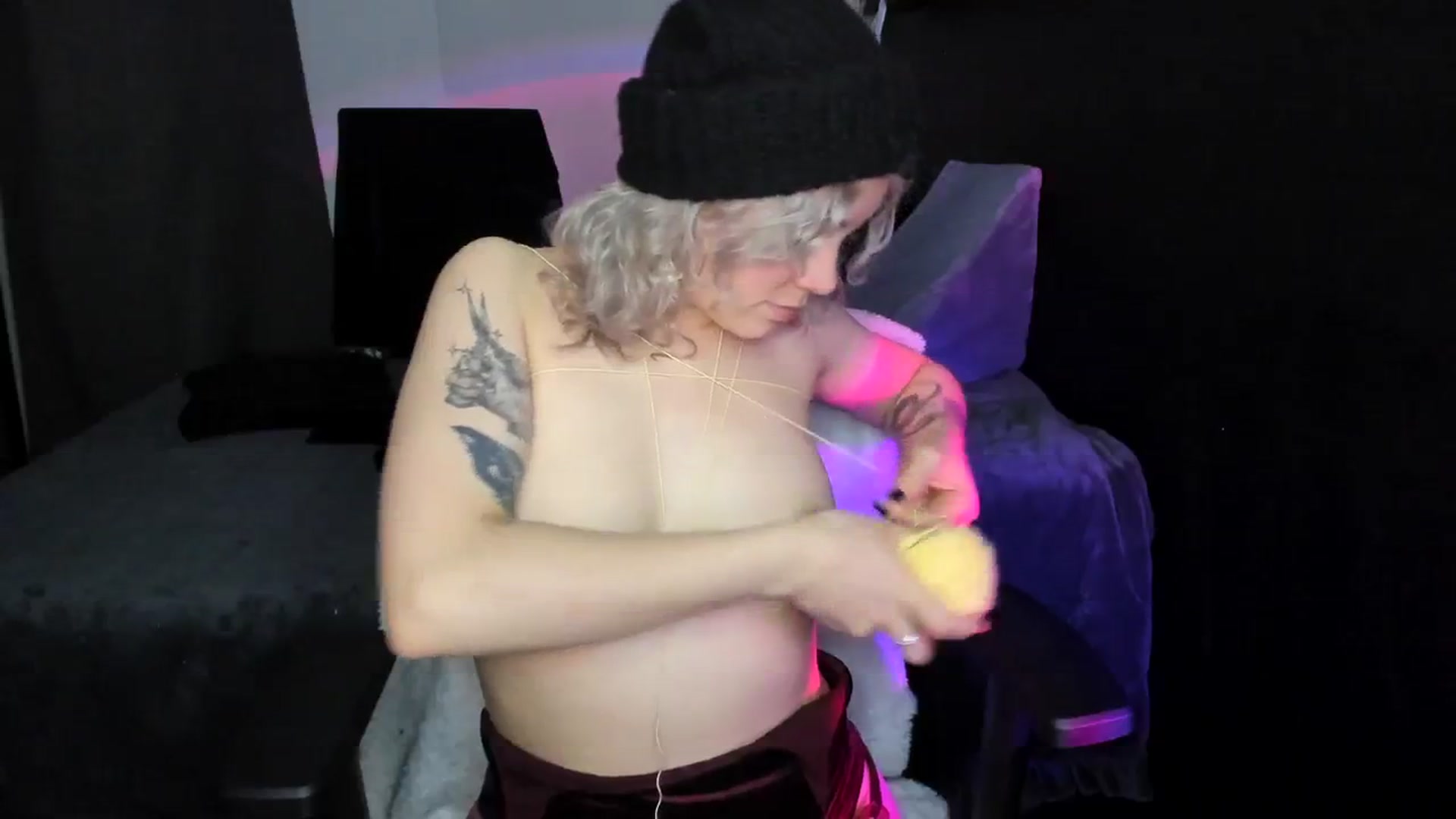 Gallery image thumbnail from VelvetSarcasm's myfreecams stream on, 08/17/2023, 05:59 image 10 of 20