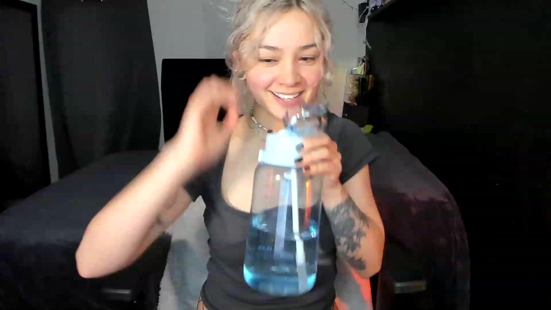 Gallery image thumbnail from VelvetSarcasm's myfreecams stream on, 08/22/2023, 06:44 image 17 of 20