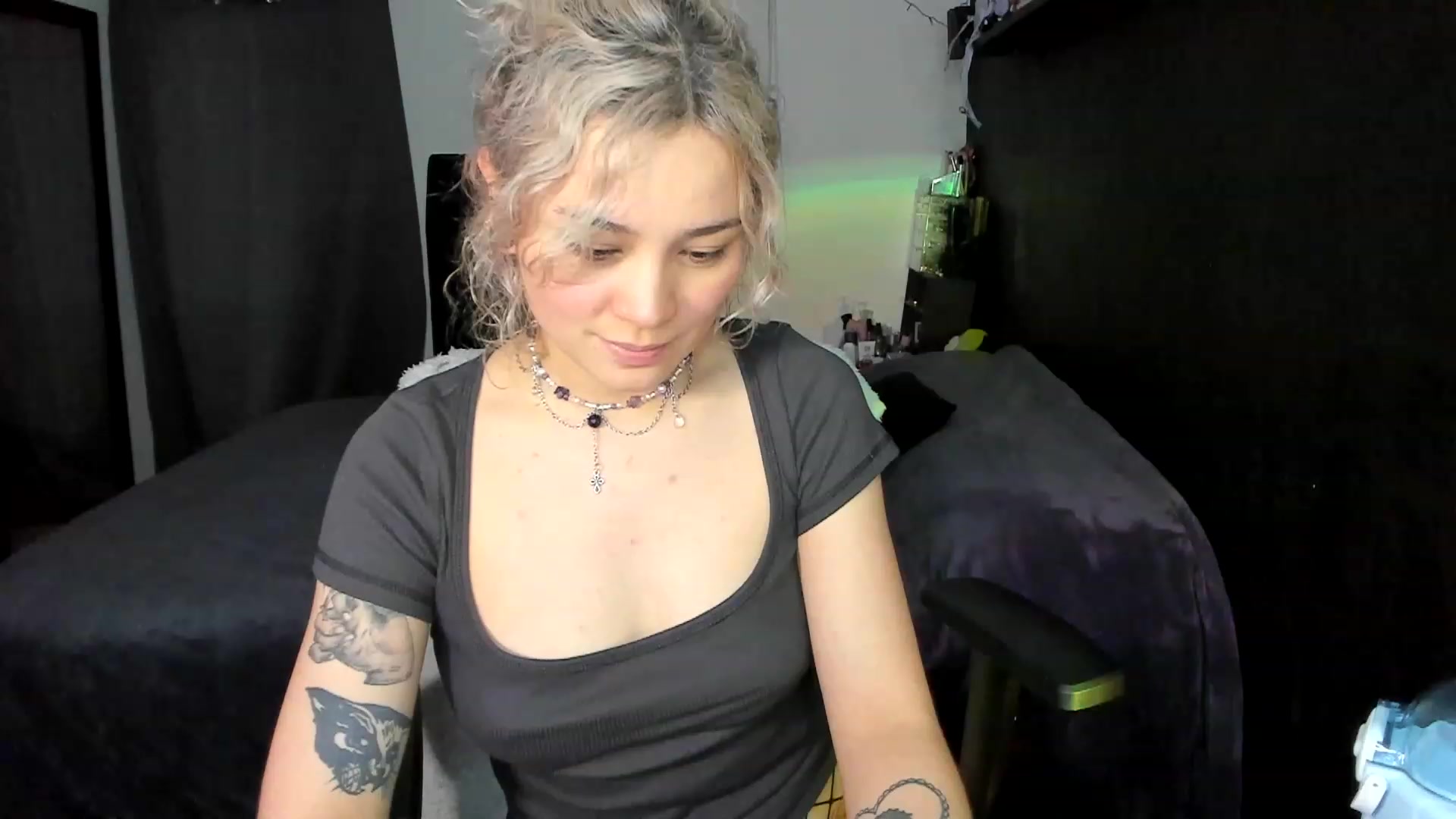Gallery image thumbnail from VelvetSarcasm's myfreecams stream on, 08/22/2023, 06:44 image 14 of 20