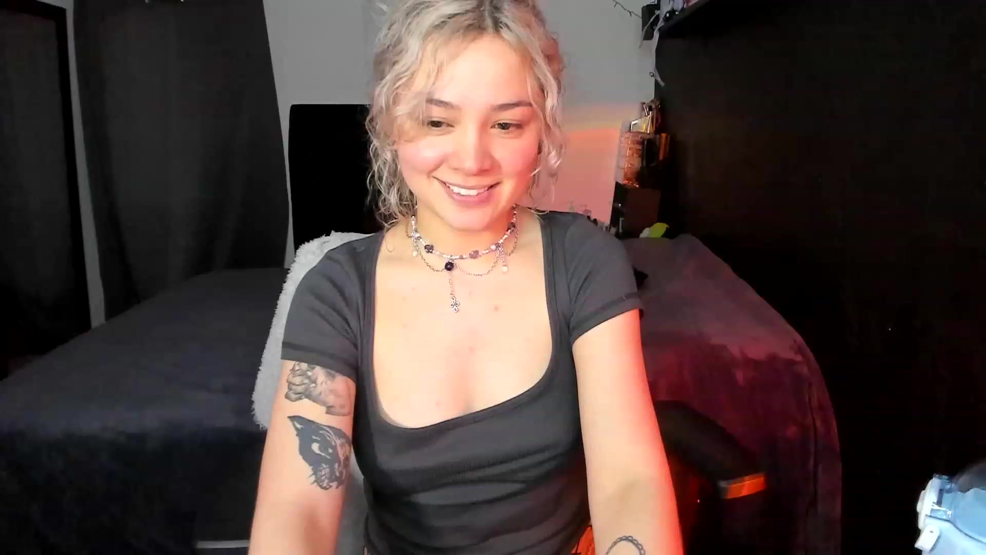 Gallery image thumbnail from VelvetSarcasm's myfreecams stream on, 08/22/2023, 06:44 image 13 of 20