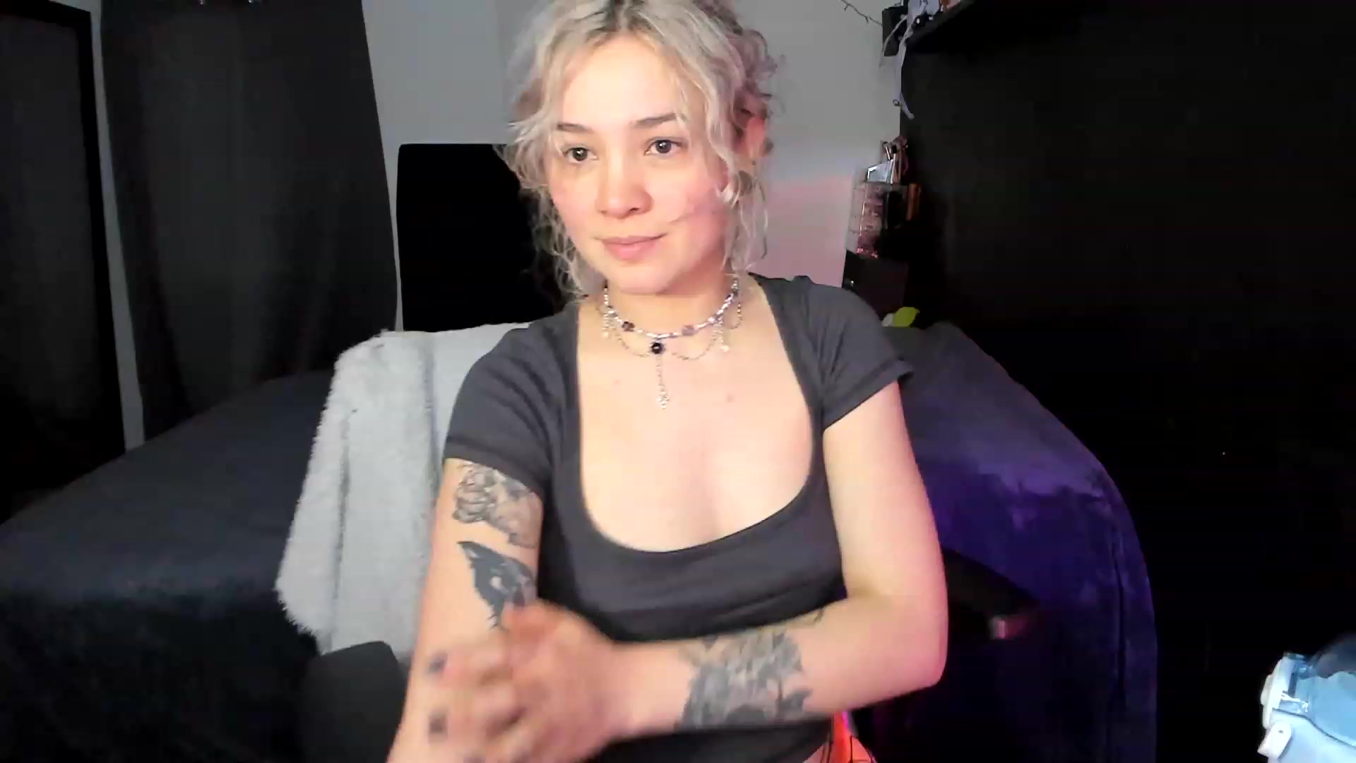 Gallery image thumbnail from VelvetSarcasm's myfreecams stream on, 08/22/2023, 06:44 image 15 of 20
