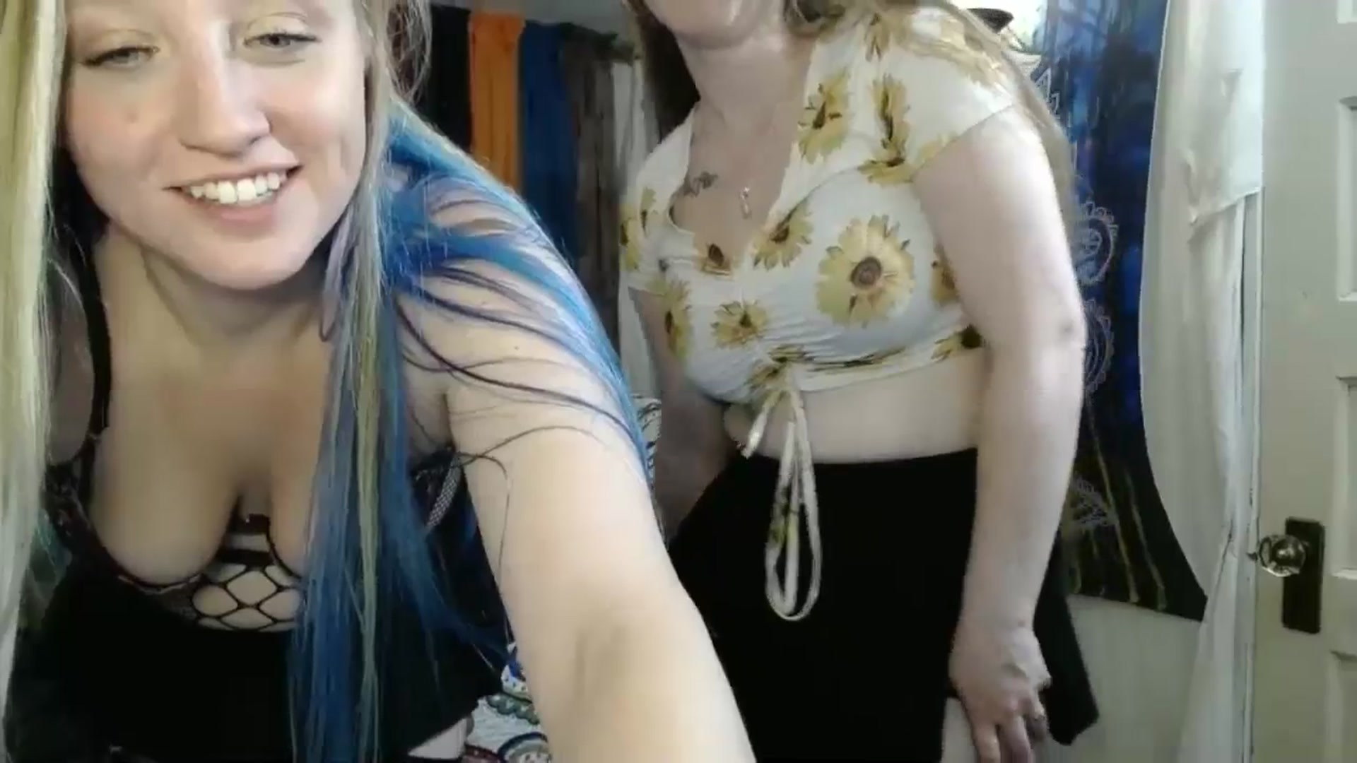 Gallery image thumbnail from VelvetVixxxen's myfreecams stream on, 10/25/2024, 07:55 image 14 of 20