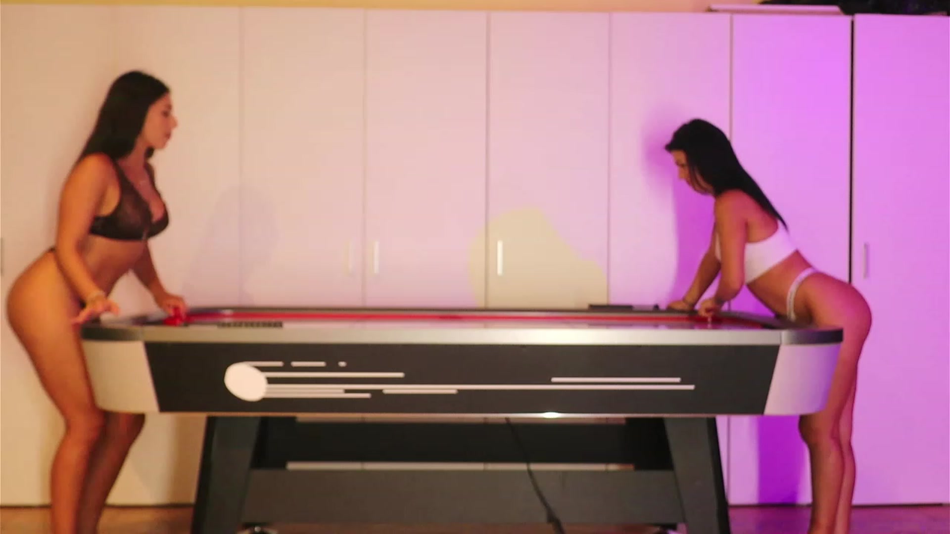 Gallery image thumbnail from VelvettAngel's myfreecams stream on, 02/22/2024, 15:37 image 14 of 20