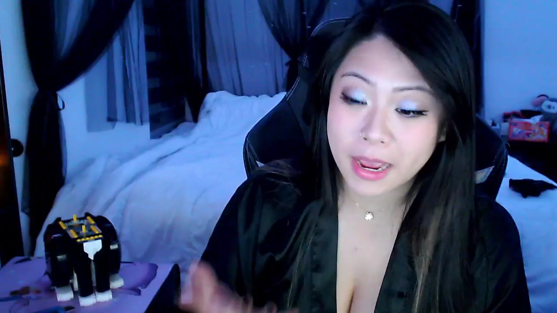 Gallery image thumbnail from VelvetteKitty's myfreecams stream on, 01/01/2026, 12:13 image 15 of 20