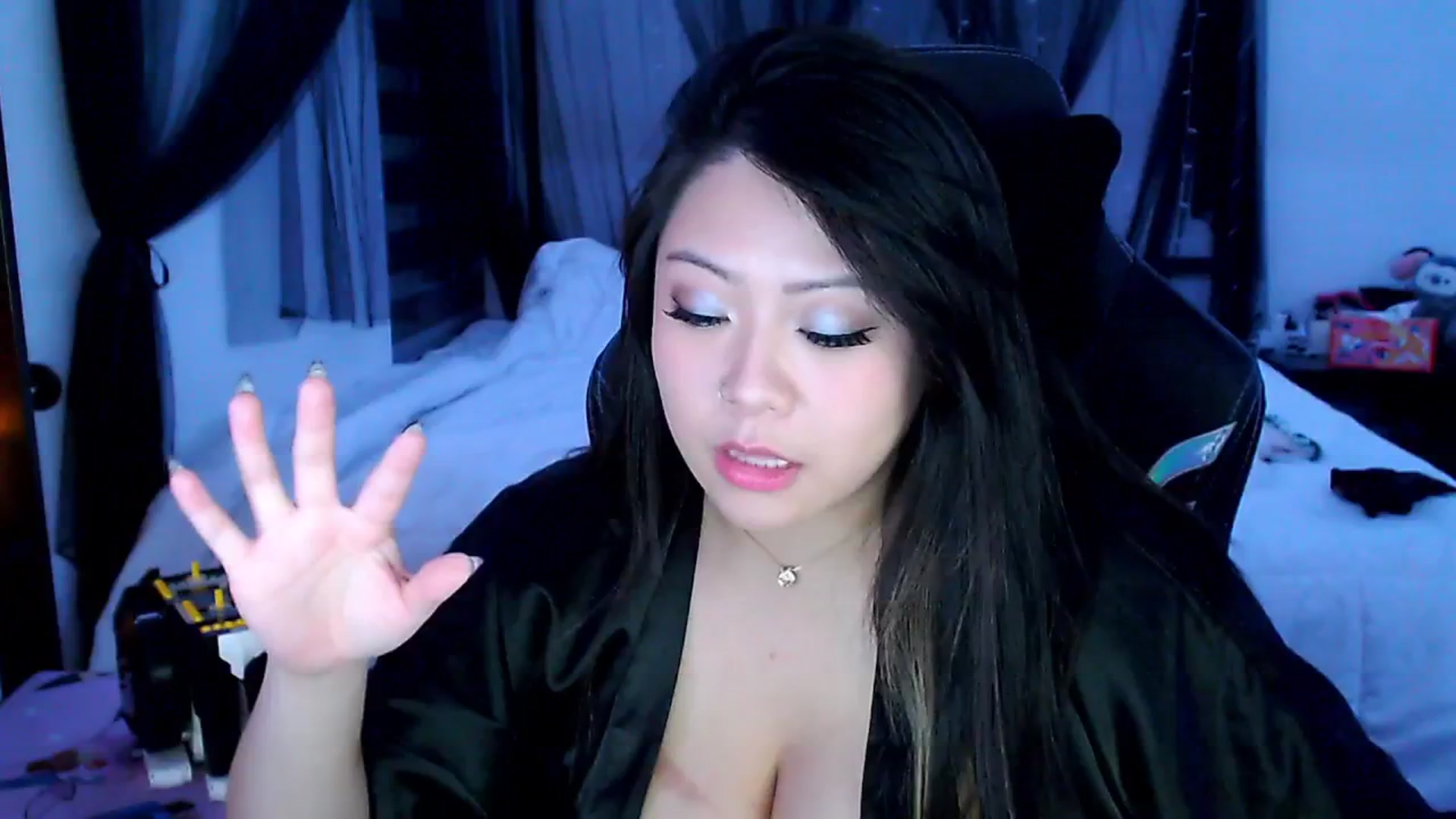 Gallery image thumbnail from VelvetteKitty's myfreecams stream on, 01/01/2026, 12:13 image 14 of 20