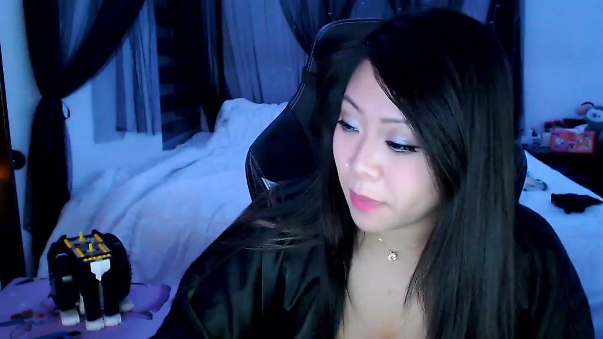 Gallery image thumbnail from VelvetteKitty's myfreecams stream on, 01/01/2026, 12:13 image 13 of 20