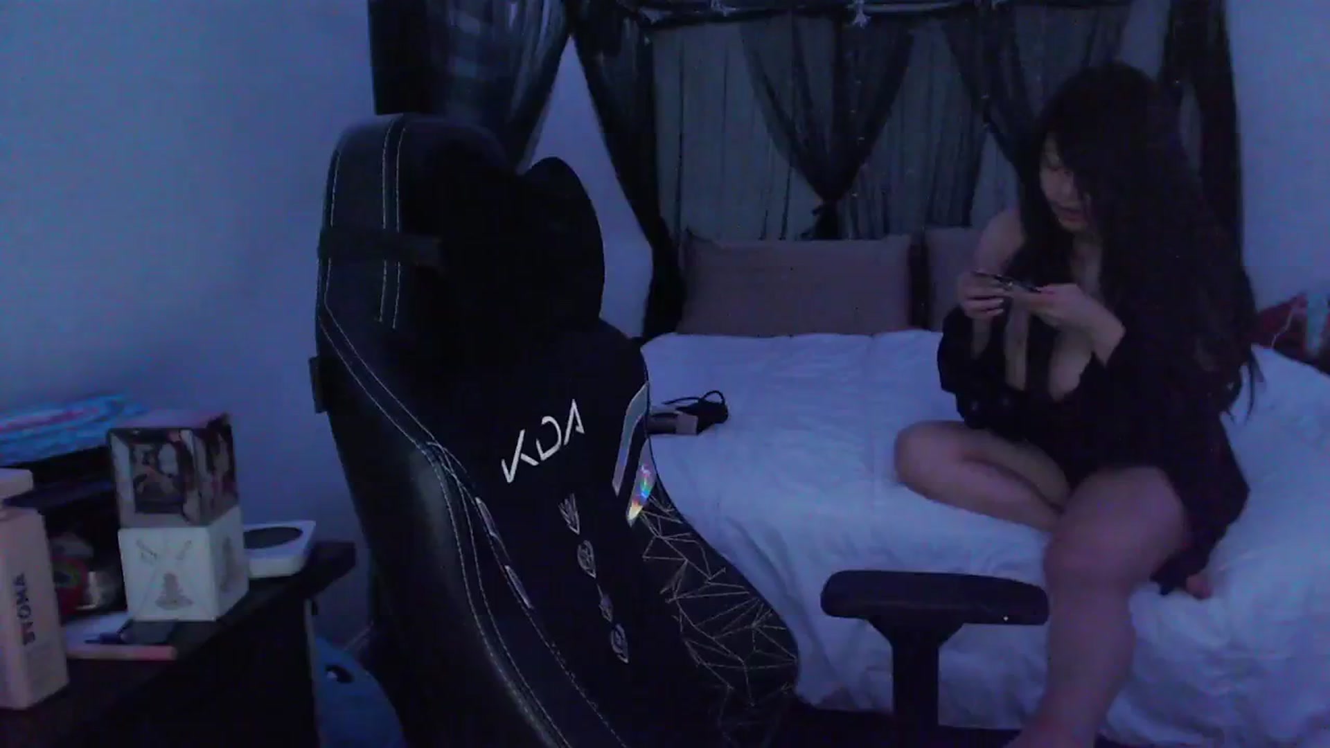 Gallery image thumbnail from VelvetteKitty's myfreecams stream on, 01/29/2026, 09:39 image 19 of 20