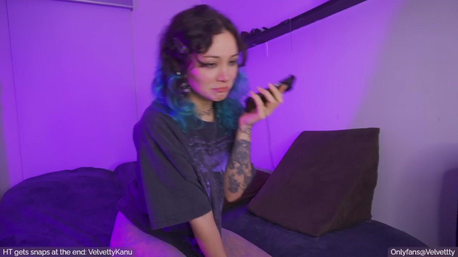 Gallery image thumbnail from Velvetty's myfreecams stream on, 12/25/2024, 05:12 image 8 of 20