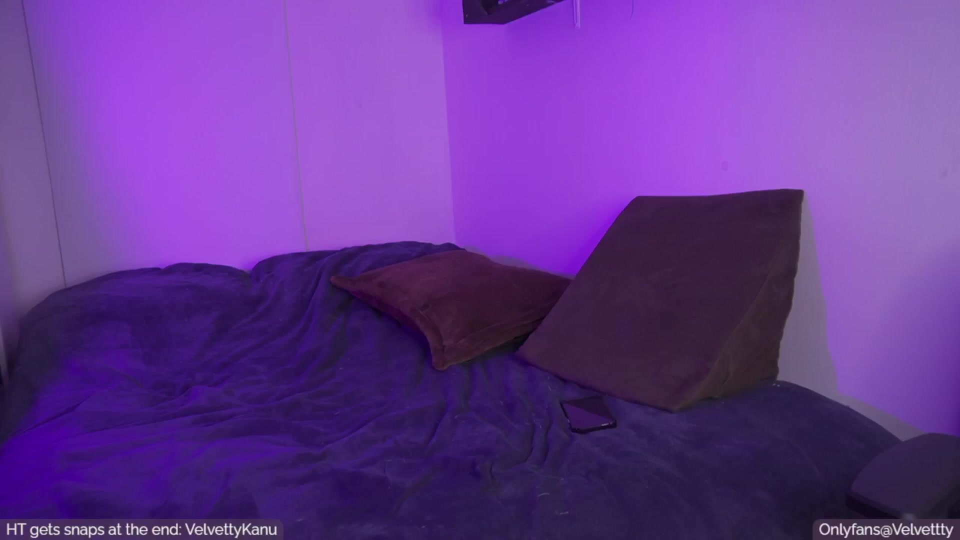 Gallery image thumbnail from Velvetty's myfreecams stream on, 12/25/2024, 06:32 image 1 of 20