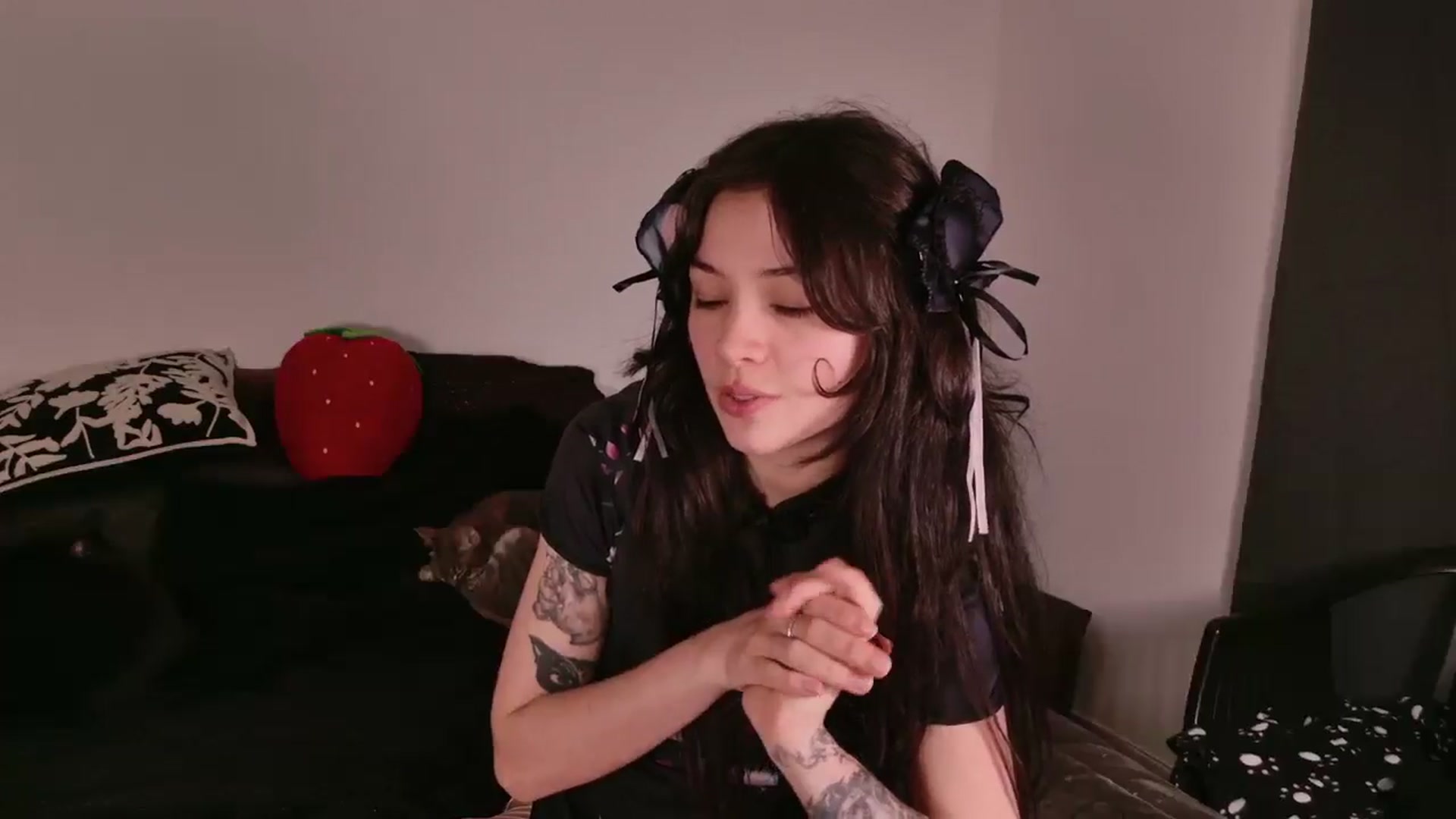 Gallery image thumbnail from Velvetty's myfreecams stream on, 10/18/2025, 05:02 image 4 of 20