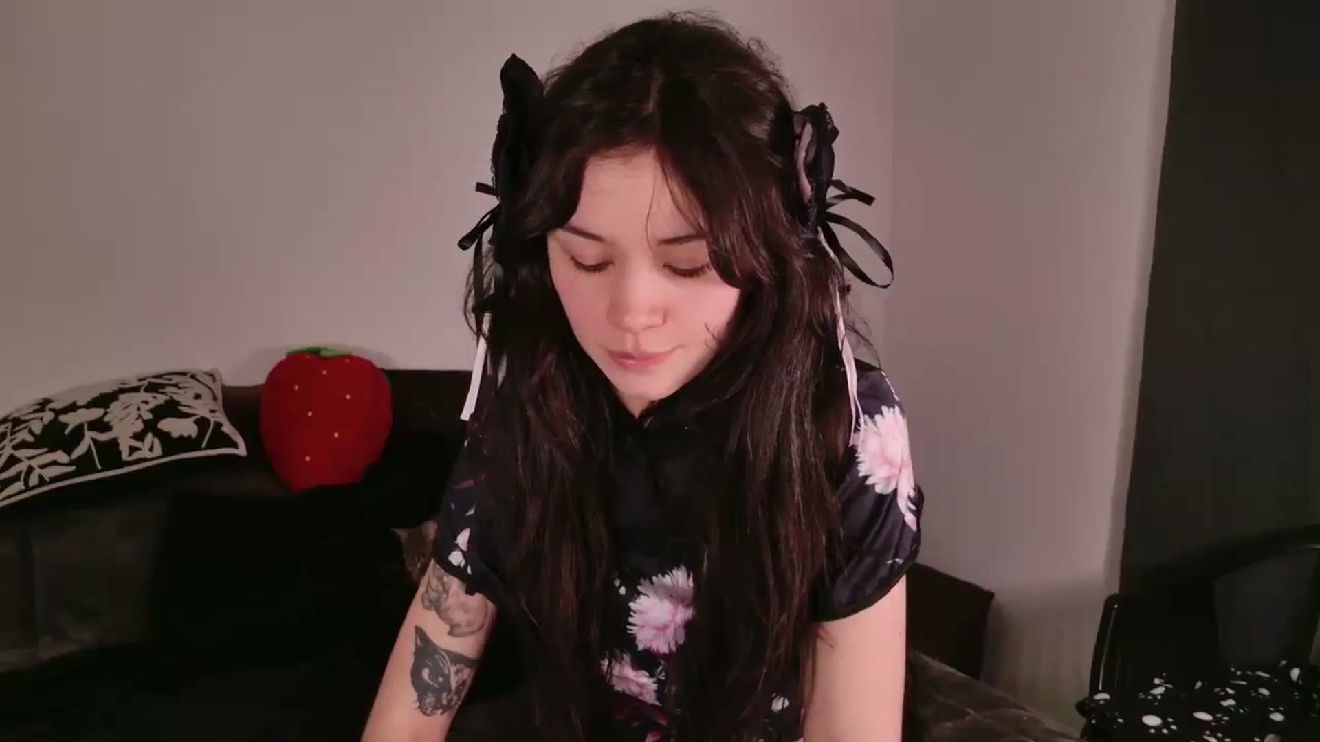 Gallery image thumbnail from Velvetty's myfreecams stream on, 10/18/2025, 05:48 image 4 of 20