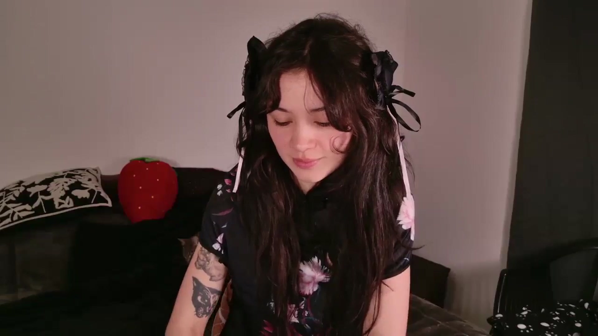 Gallery image thumbnail from Velvetty's myfreecams stream on, 10/18/2025, 05:48 image 2 of 20