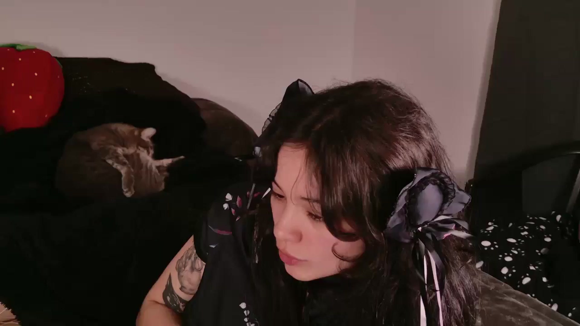 Gallery image thumbnail from Velvetty's myfreecams stream on, 10/18/2025, 05:48 image 16 of 20