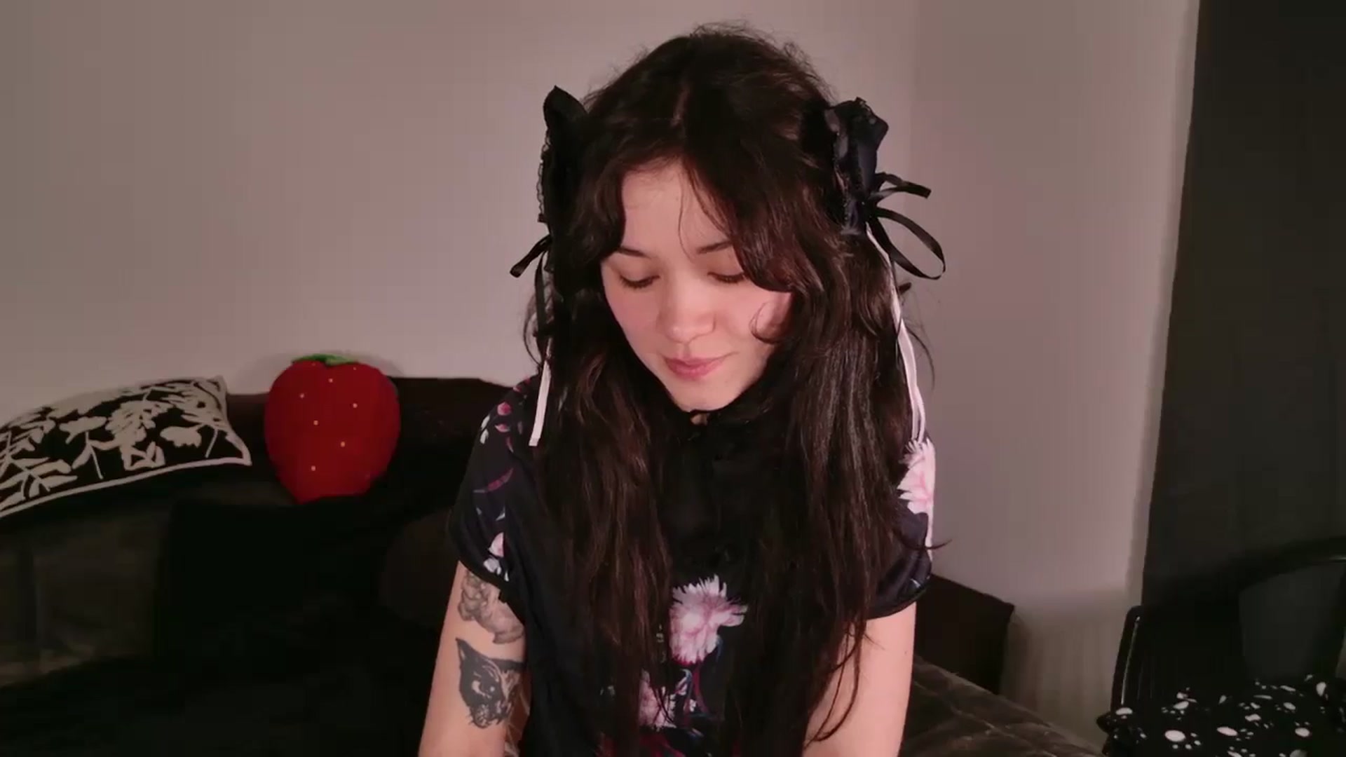 Gallery image thumbnail from Velvetty's myfreecams stream on, 10/18/2025, 05:48 image 6 of 20