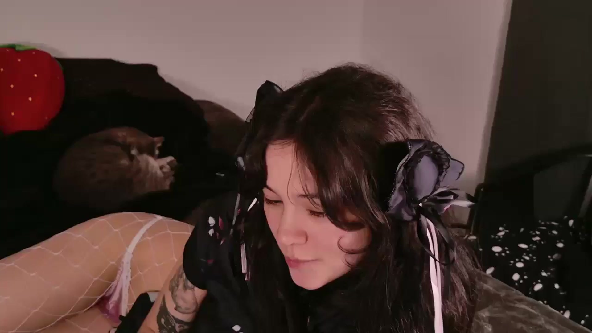 Gallery image thumbnail from Velvetty's myfreecams stream on, 10/18/2025, 05:48 image 15 of 20