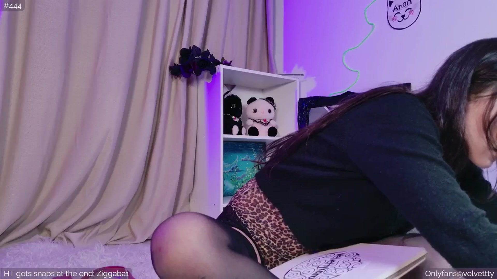 Gallery image thumbnail from Velvetty's myfreecams stream on, 12/24/2025, 06:45 image 3 of 20