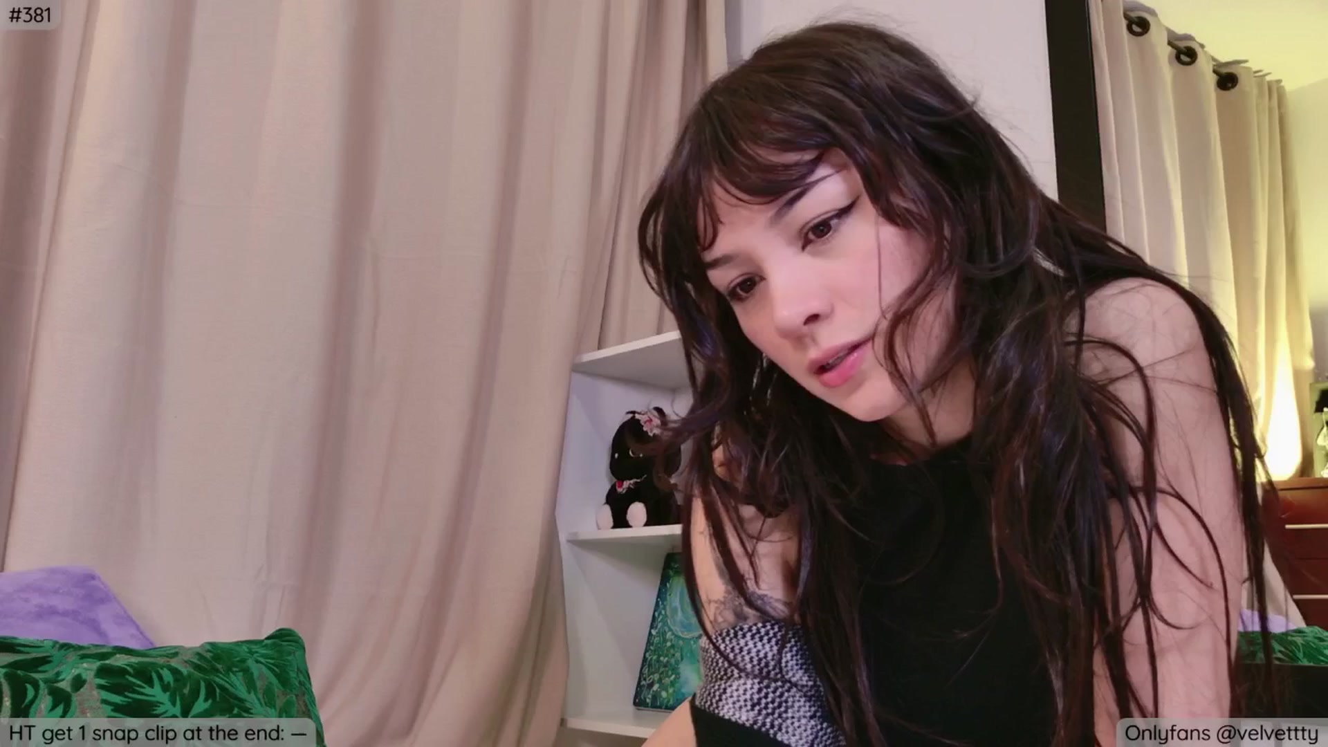 Gallery image thumbnail from Velvetty's myfreecams stream on, 01/21/2026, 04:01 image 3 of 20