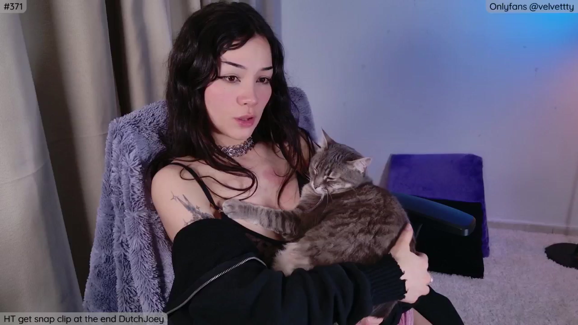 Gallery image thumbnail from Velvetty's myfreecams stream on, 04/17/2026, 06:05 image 17 of 20