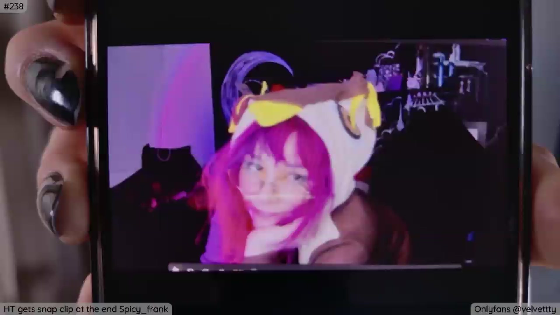 Gallery image thumbnail from Velvetty's myfreecams stream on, 06/19/2026, 04:37 image 17 of 20