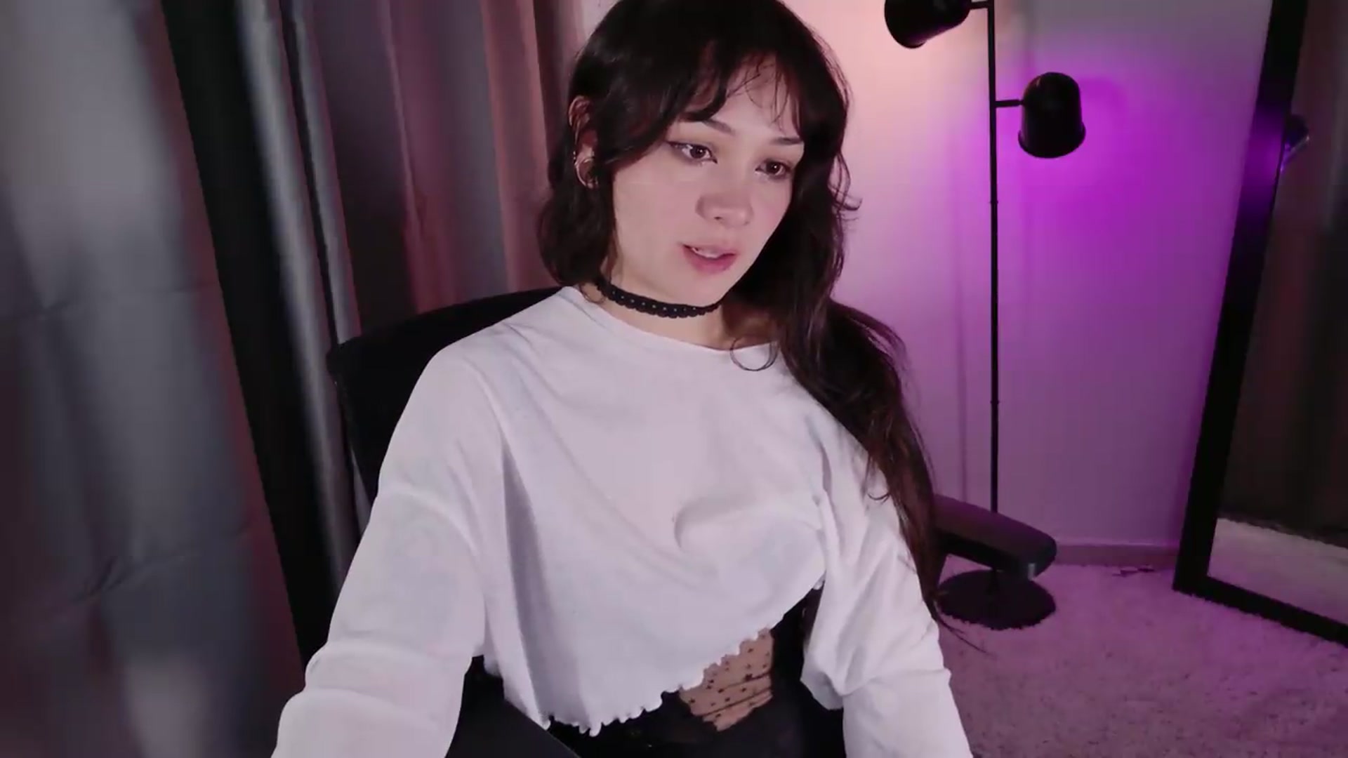 Gallery image thumbnail from Velvetty's myfreecams stream on, 08/25/2026, 02:49 image 17 of 20
