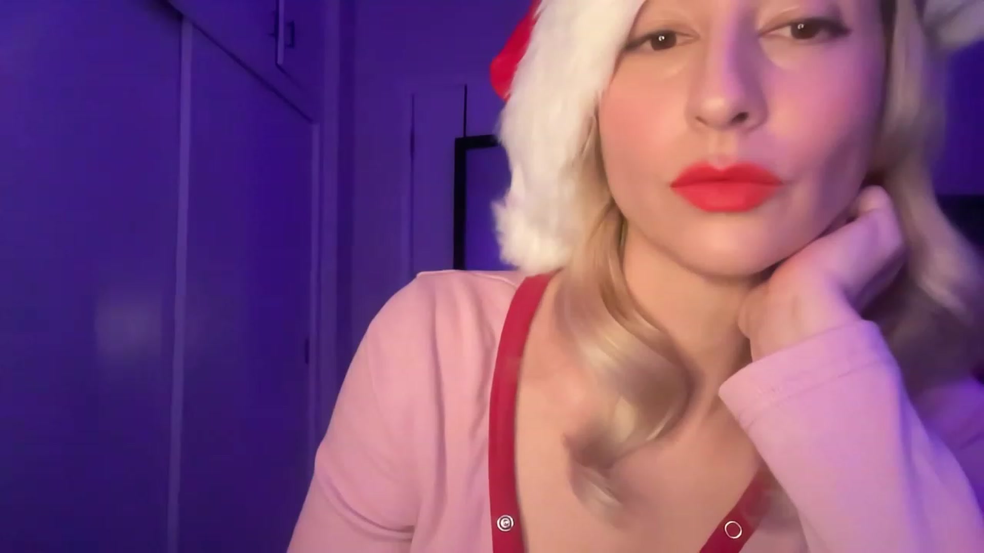Gallery image thumbnail from Venmome's myfreecams stream on, 12/20/2022, 03:29 image 16 of 20