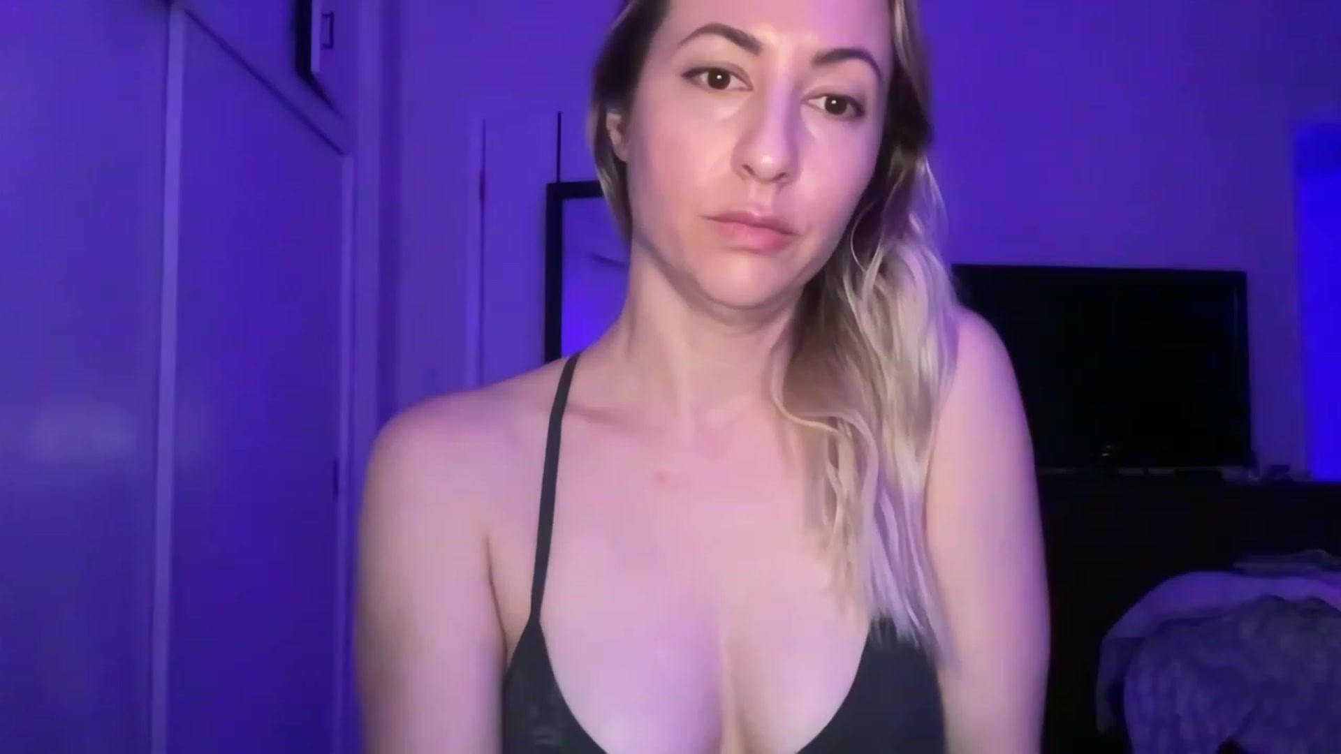Gallery image thumbnail from Venmome's myfreecams stream on, 01/02/2023, 05:18 image 4 of 20