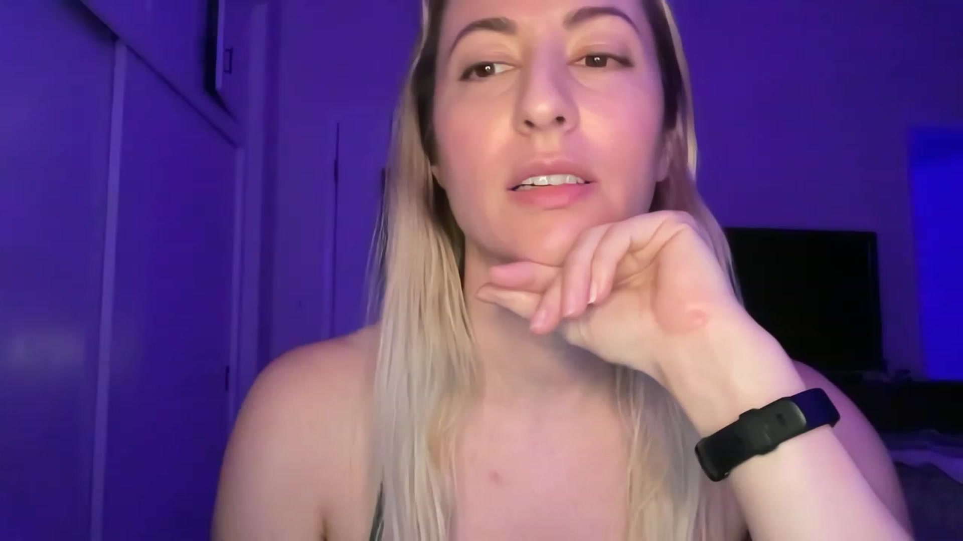 Gallery image thumbnail from Venmome's myfreecams stream on, 01/02/2023, 05:18 image 19 of 20