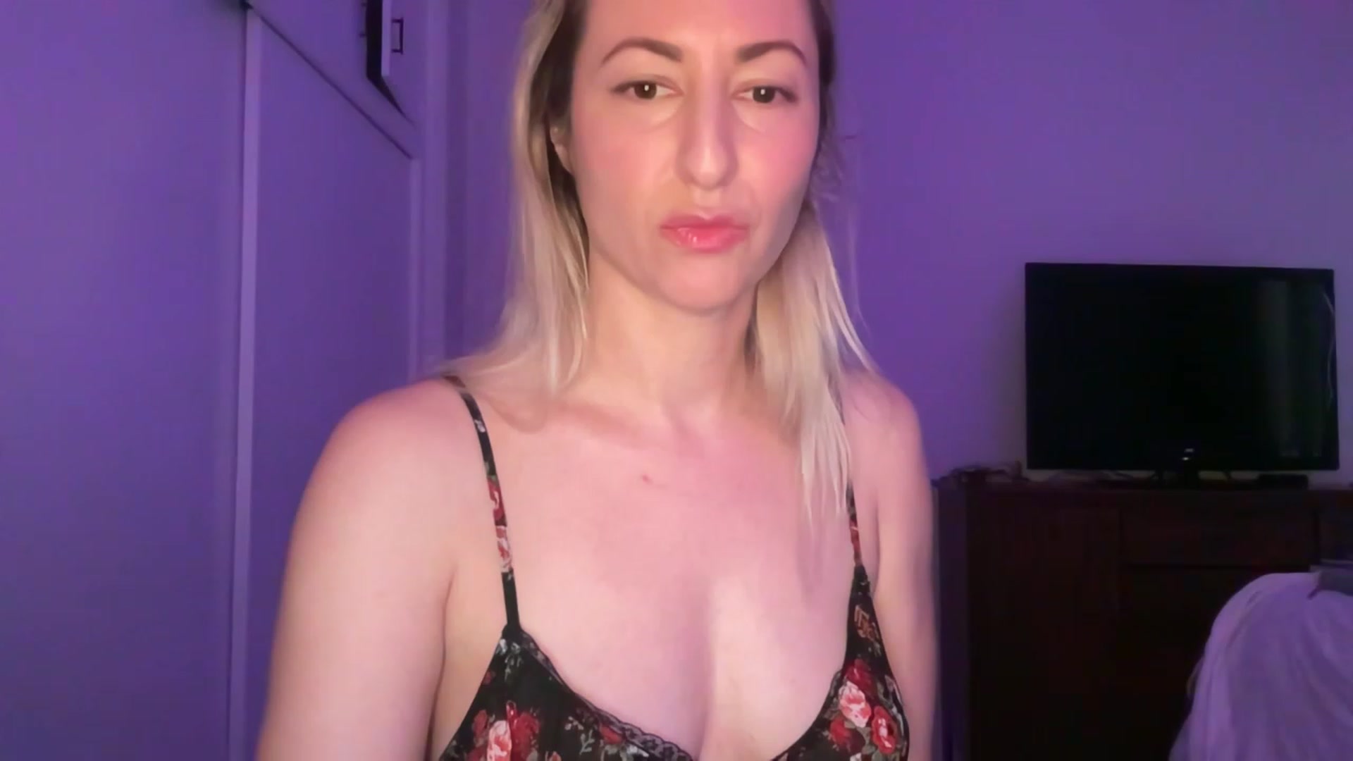 Gallery image thumbnail from Venmome's myfreecams stream on, 01/02/2023, 20:50 image 18 of 20
