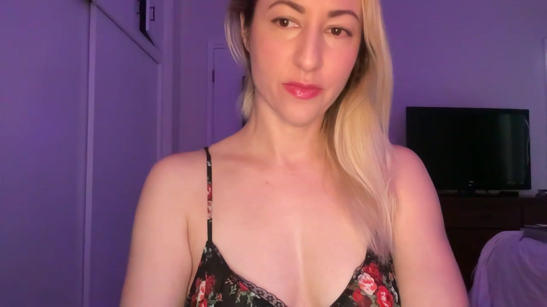 Gallery image thumbnail from Venmome's myfreecams stream on, 01/02/2023, 20:50 image 2 of 20