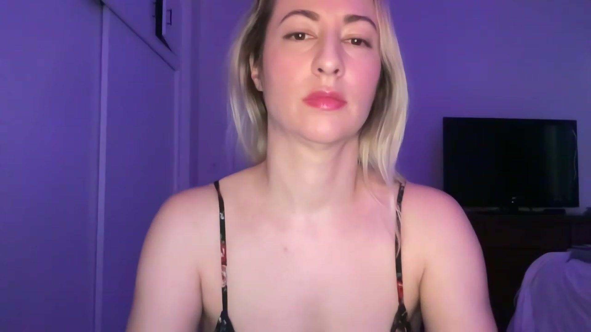 Gallery image thumbnail from Venmome's myfreecams stream on, 01/02/2023, 20:50 image 10 of 20