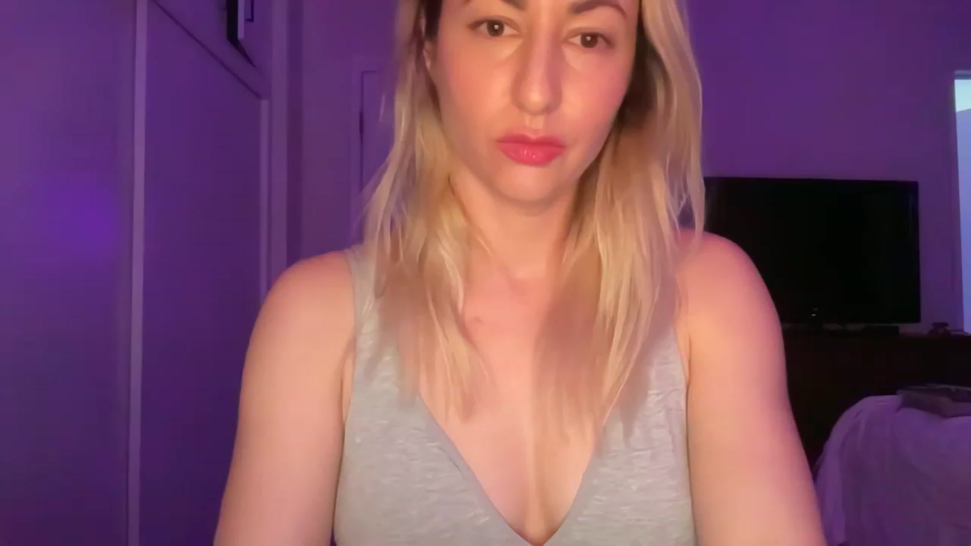 Gallery image thumbnail from Venmome's myfreecams stream on, 01/03/2023, 01:10 image 1 of 20