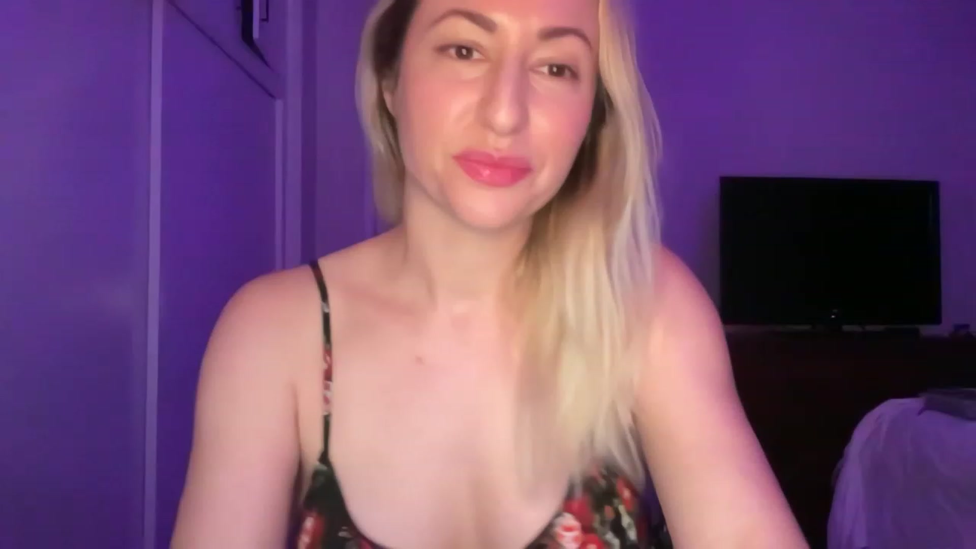 Gallery image thumbnail from Venmome's myfreecams stream on, 01/03/2023, 01:10 image 10 of 20