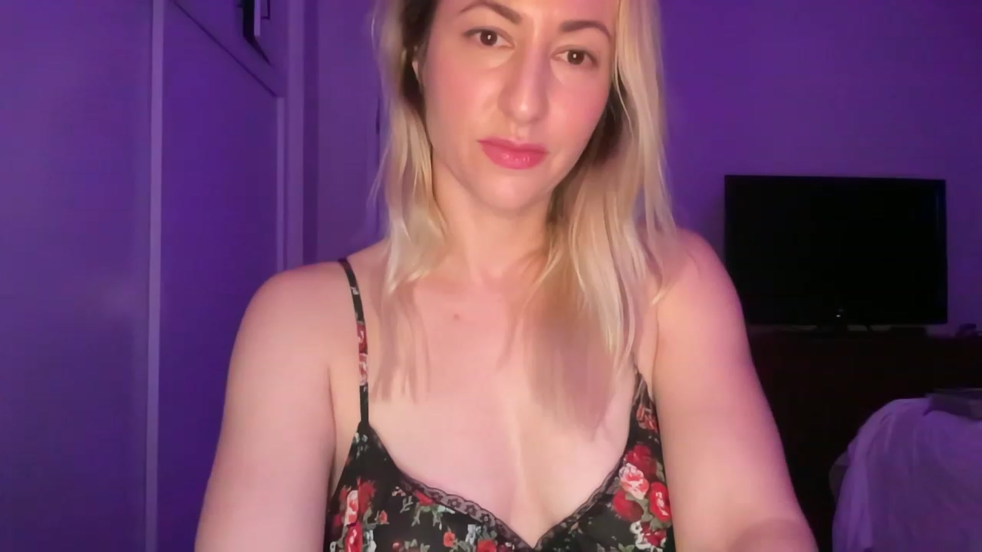 Gallery image thumbnail from Venmome's myfreecams stream on, 01/03/2023, 01:10 image 17 of 20