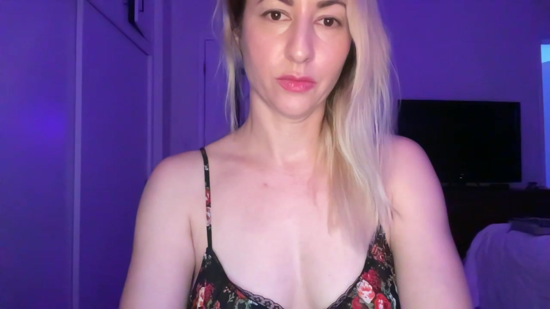 Gallery image thumbnail from Venmome's myfreecams stream on, 01/03/2023, 01:10 image 5 of 20