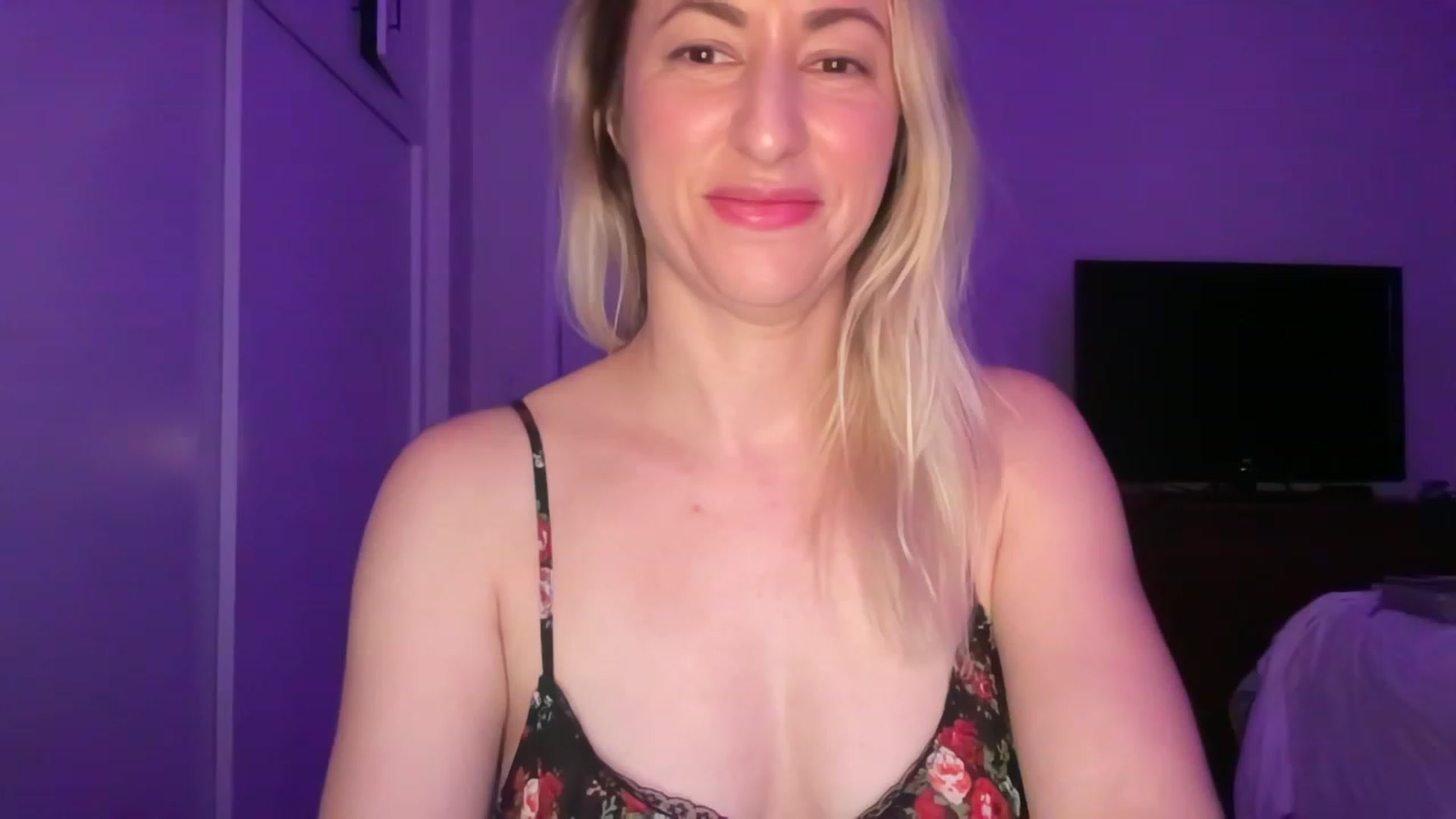 Gallery image thumbnail from Venmome's myfreecams stream on, 01/03/2023, 01:10 image 18 of 20