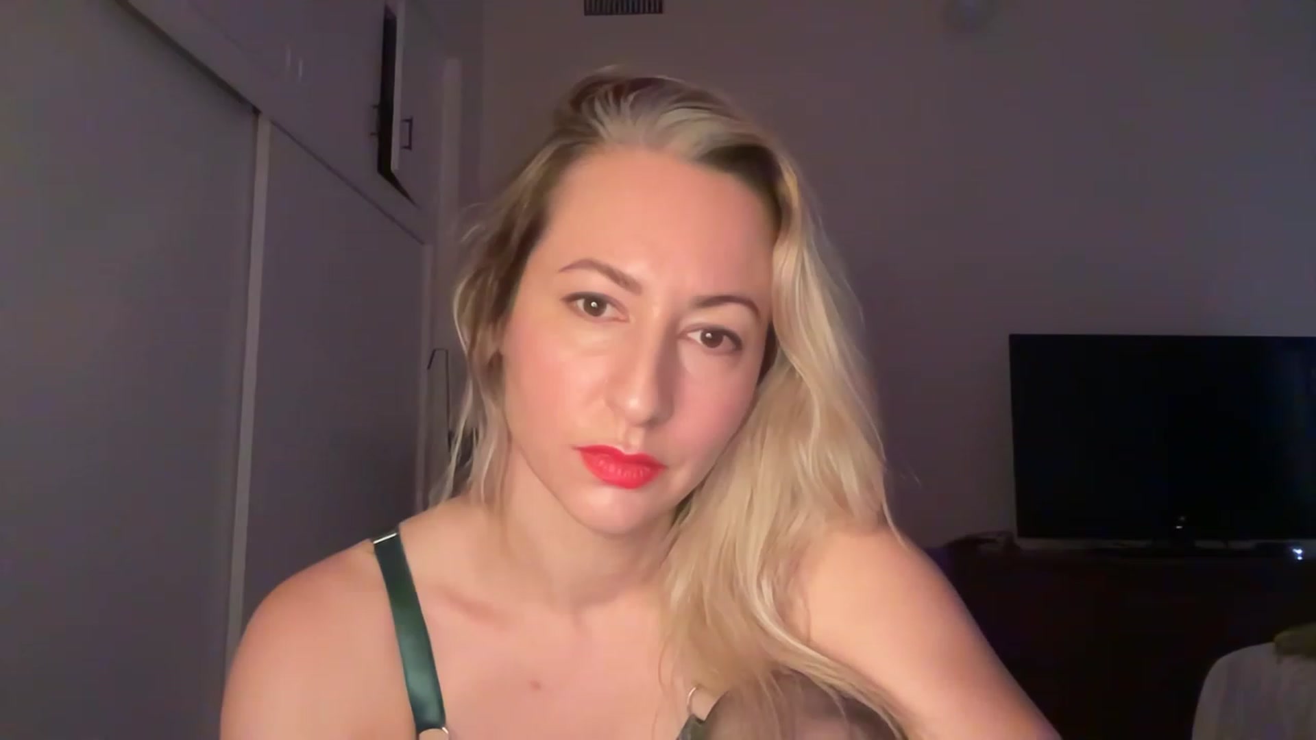 Gallery image thumbnail from Venmome's myfreecams stream on, 01/04/2023, 23:11 image 15 of 20