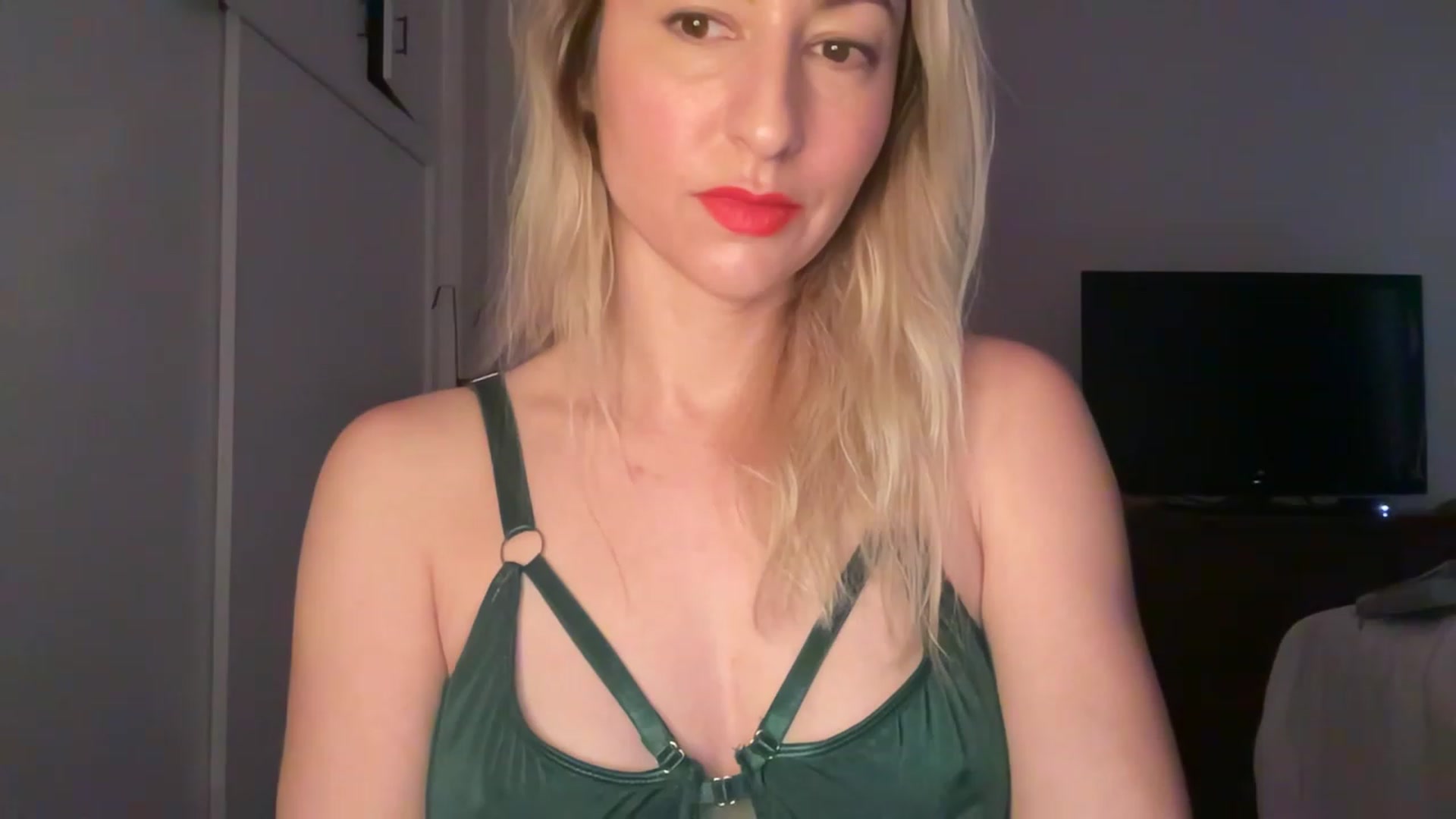 Gallery image thumbnail from Venmome's myfreecams stream on, 01/04/2023, 23:11 image 16 of 20