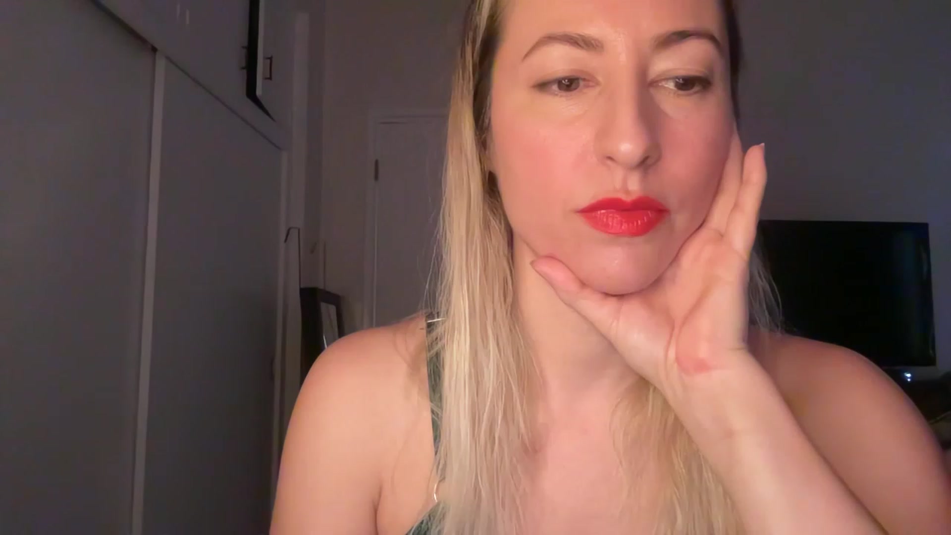 Gallery image thumbnail from Venmome's myfreecams stream on, 01/04/2023, 23:11 image 1 of 20