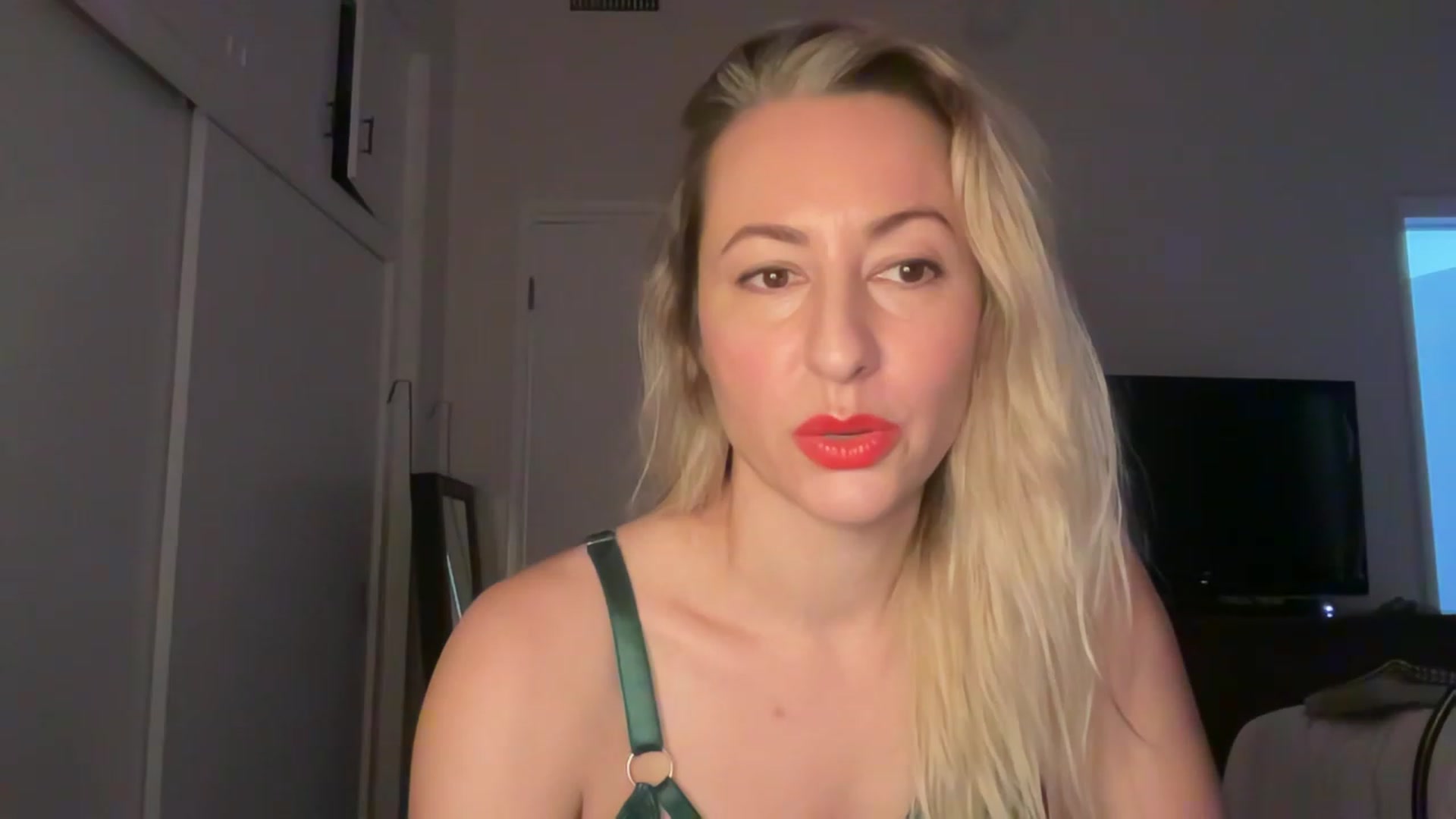 Gallery image thumbnail from Venmome's myfreecams stream on, 01/04/2023, 23:11 image 14 of 20
