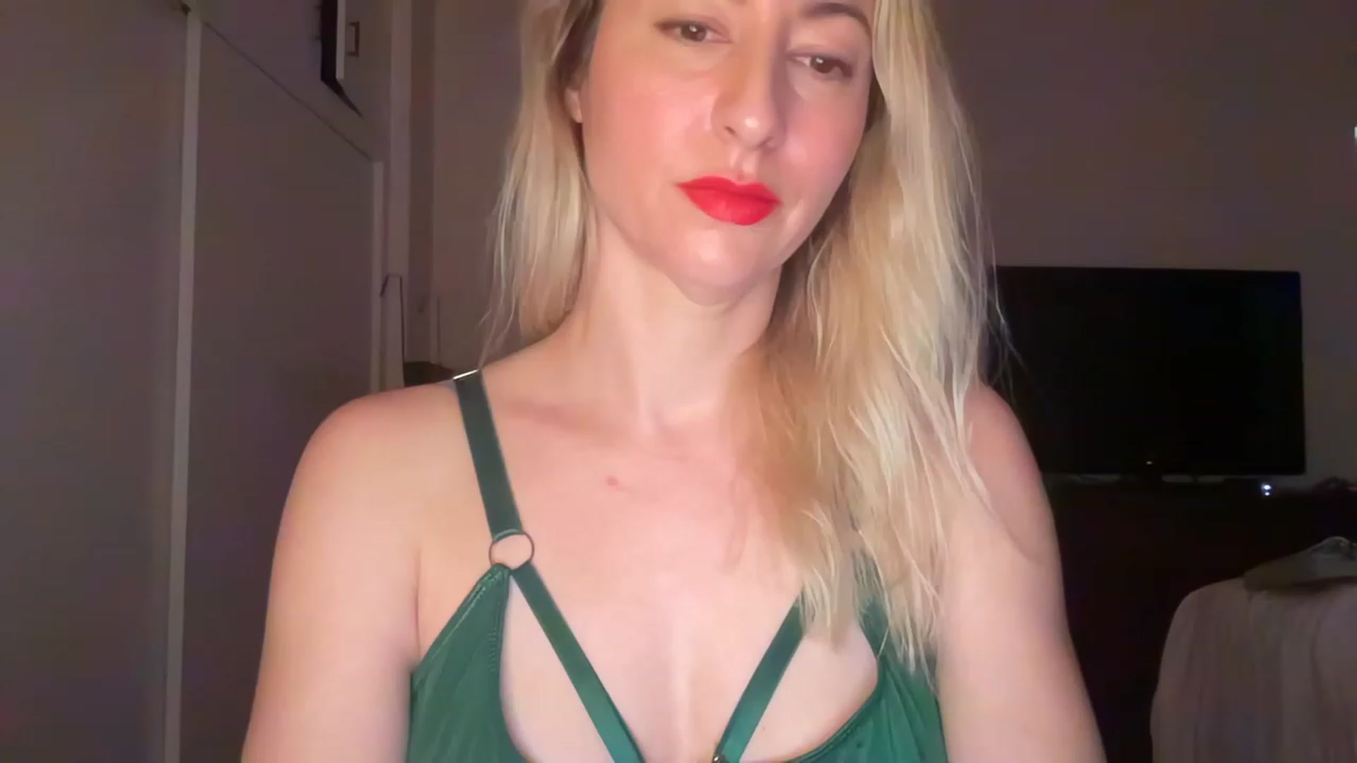 Gallery image thumbnail from Venmome's myfreecams stream on, 01/05/2023, 24:08 image 3 of 20