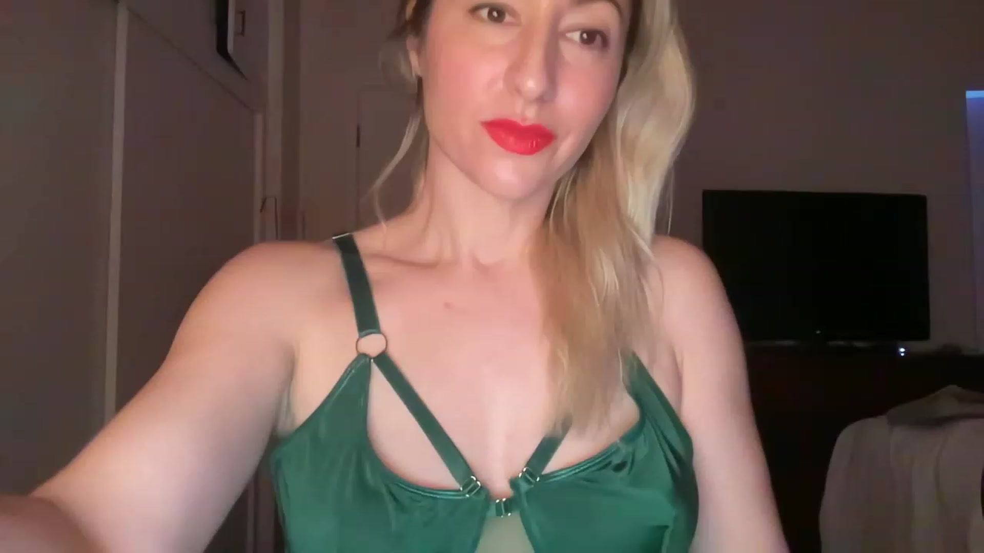 Gallery image thumbnail from Venmome's myfreecams stream on, 01/05/2023, 24:08 image 9 of 20