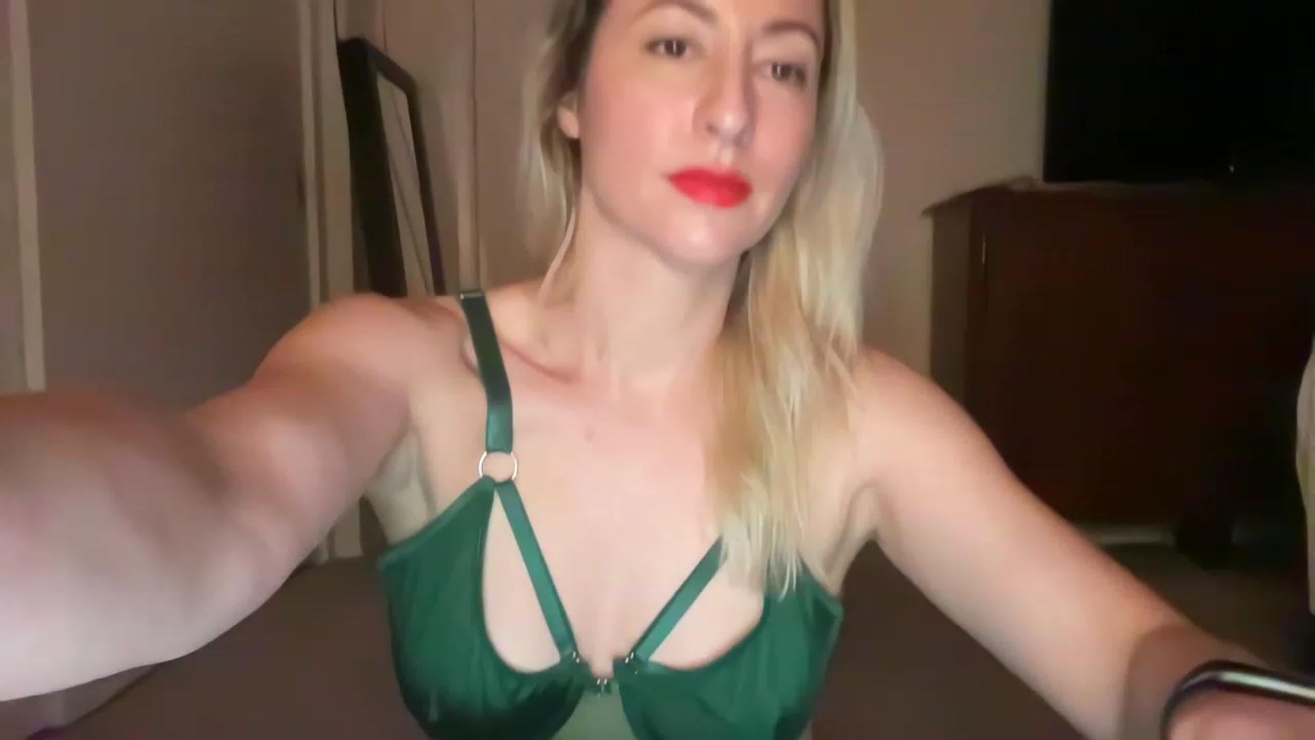 Gallery image thumbnail from Venmome's myfreecams stream on, 01/05/2023, 24:08 image 11 of 20