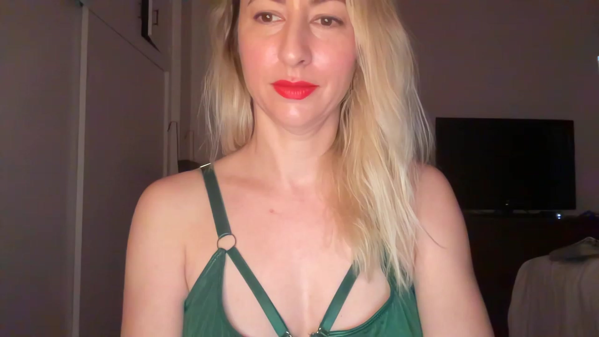 Gallery image thumbnail from Venmome's myfreecams stream on, 01/05/2023, 24:08 image 5 of 20