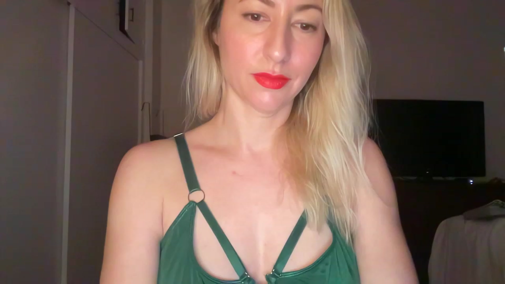 Gallery image thumbnail from Venmome's myfreecams stream on, 01/05/2023, 24:08 image 1 of 20