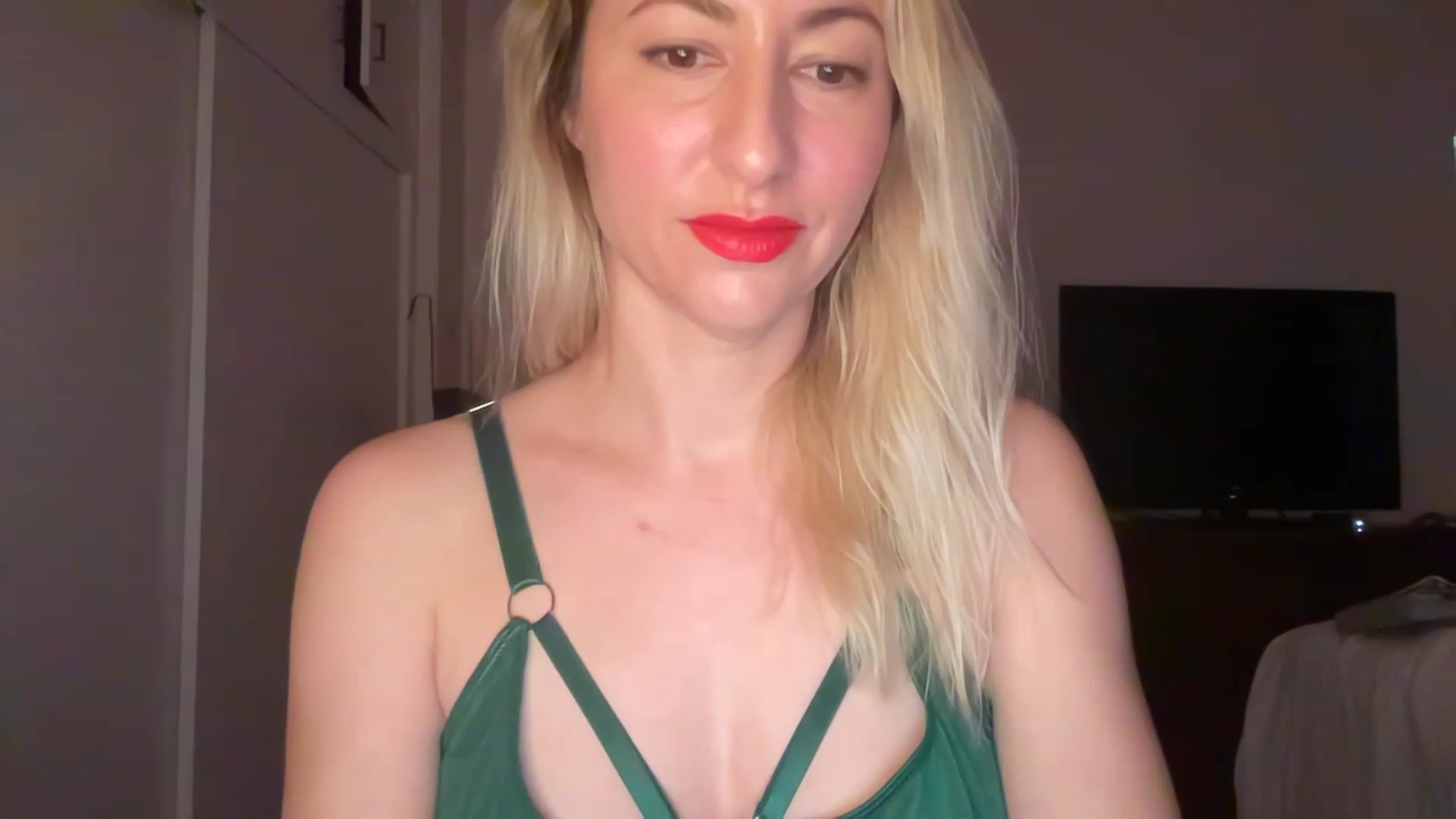 Gallery image thumbnail from Venmome's myfreecams stream on, 01/05/2023, 24:08 image 4 of 20