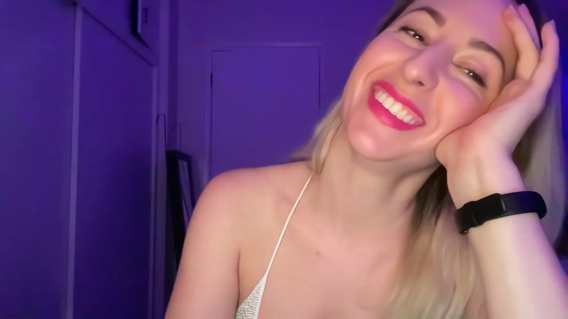 Gallery image thumbnail from Venmome's myfreecams stream on, 01/06/2023, 01:43 image 14 of 20