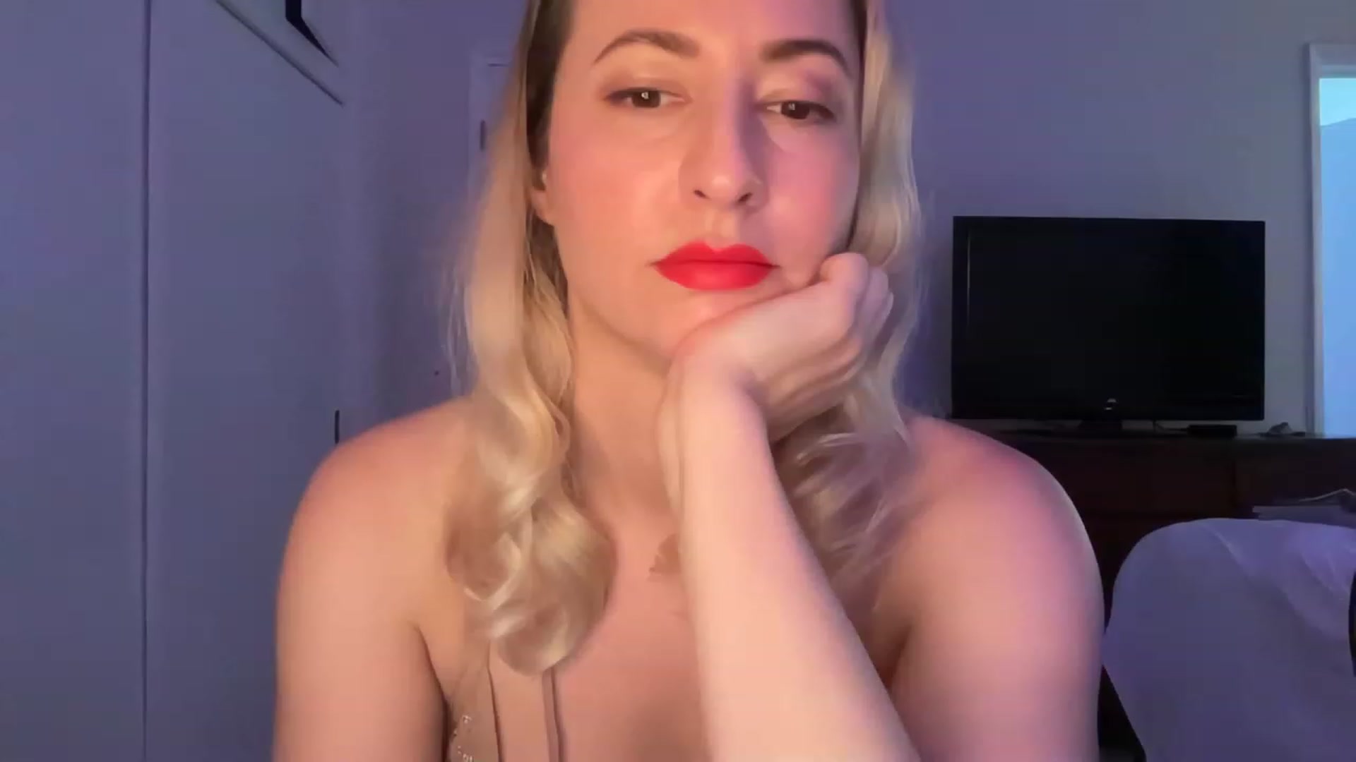 Gallery image thumbnail from Venmome's myfreecams stream on, 01/07/2023, 24:09 image 8 of 20