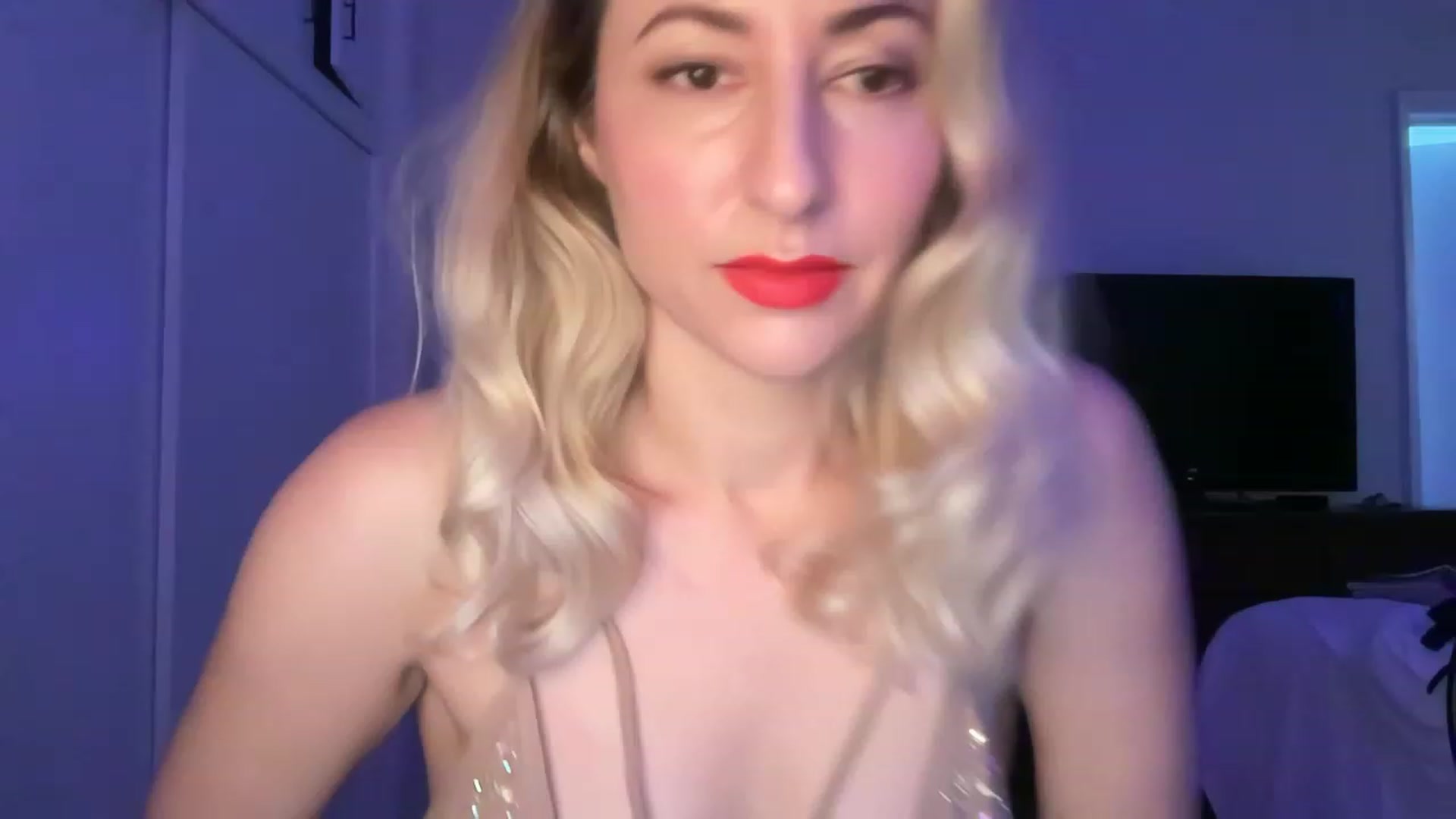 Gallery image thumbnail from Venmome's myfreecams stream on, 01/07/2023, 24:09 image 14 of 20