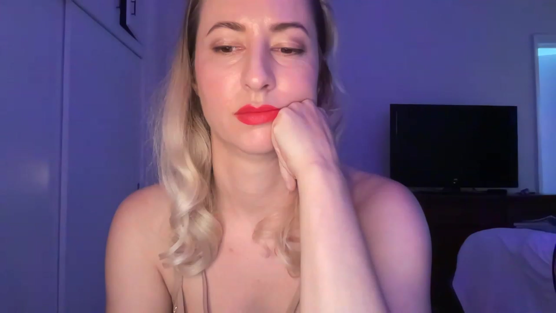 Gallery image thumbnail from Venmome's myfreecams stream on, 01/07/2023, 24:09 image 12 of 20
